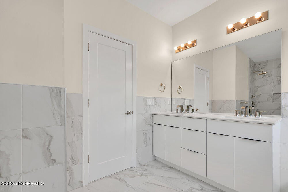 Jackson, New Jersey, 08527, United States, 6 Bedrooms Bedrooms, ,4 BathroomsBathrooms,Residential,Active,1973337