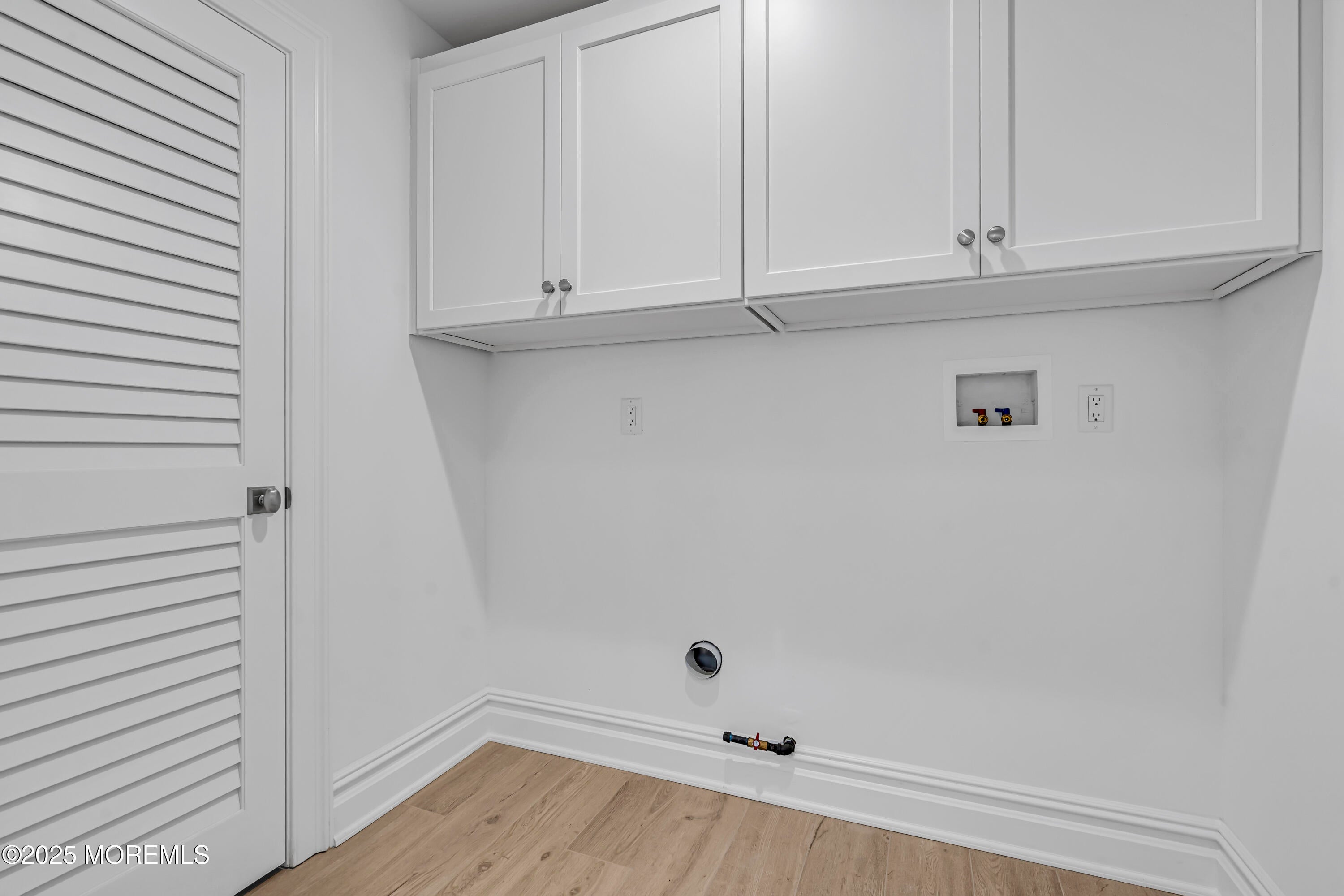 Mantoloking, New Jersey, 08738, United States, 6 Bedrooms Bedrooms, ,6 BathroomsBathrooms,Residential,Active,1904143