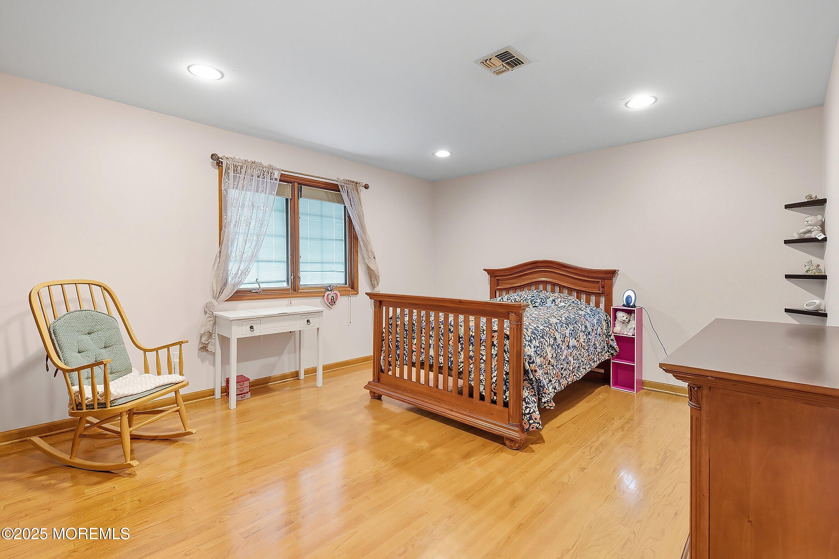 Manalapan, New Jersey, 07726, United States, 5 Bedrooms Bedrooms, ,3 BathroomsBathrooms,Residential,Active,1952450