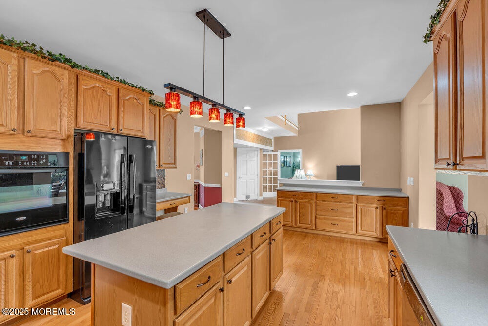 Manalapan, New Jersey, 07726, United States, 4 Bedrooms Bedrooms, ,4 BathroomsBathrooms,Residential,Active,1871928