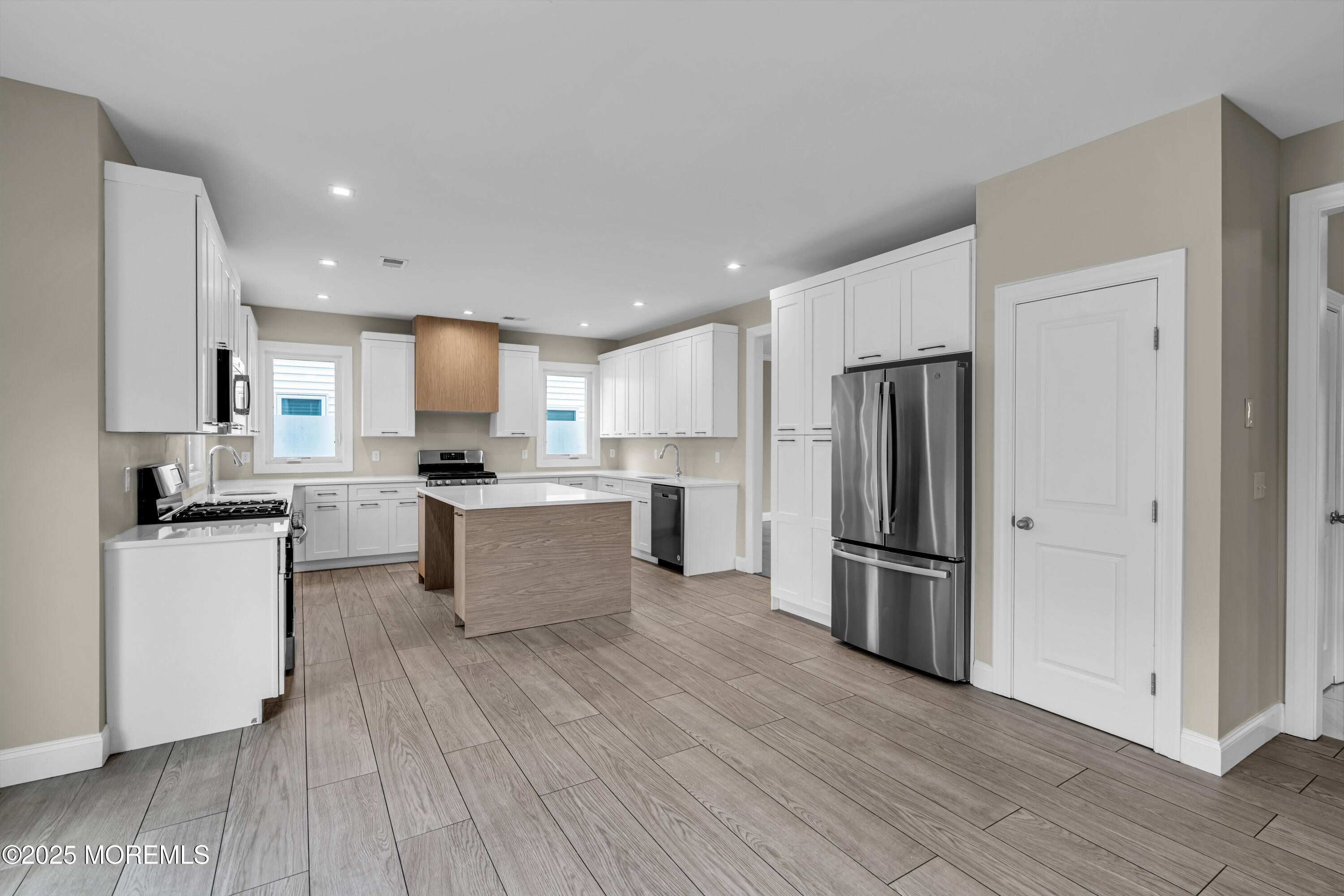 Lakewood, New Jersey, 08701, United States, 5 Bedrooms Bedrooms, ,4 BathroomsBathrooms,Residential,Active,1941365