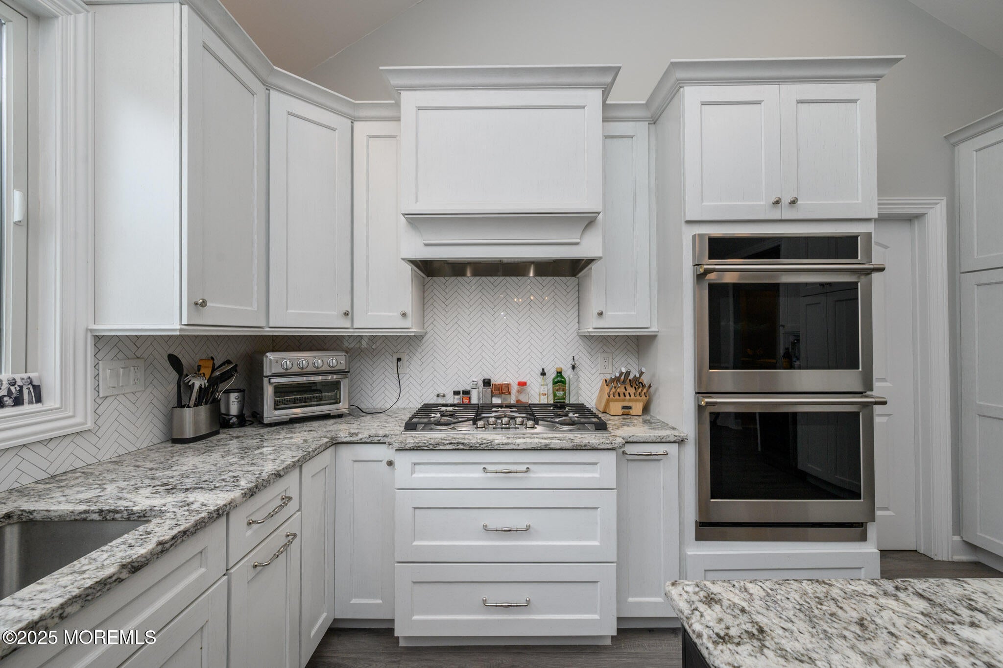 Manalapan, New Jersey, 07726, United States, 6 Bedrooms Bedrooms, ,4 BathroomsBathrooms,Residential,Active,1929411