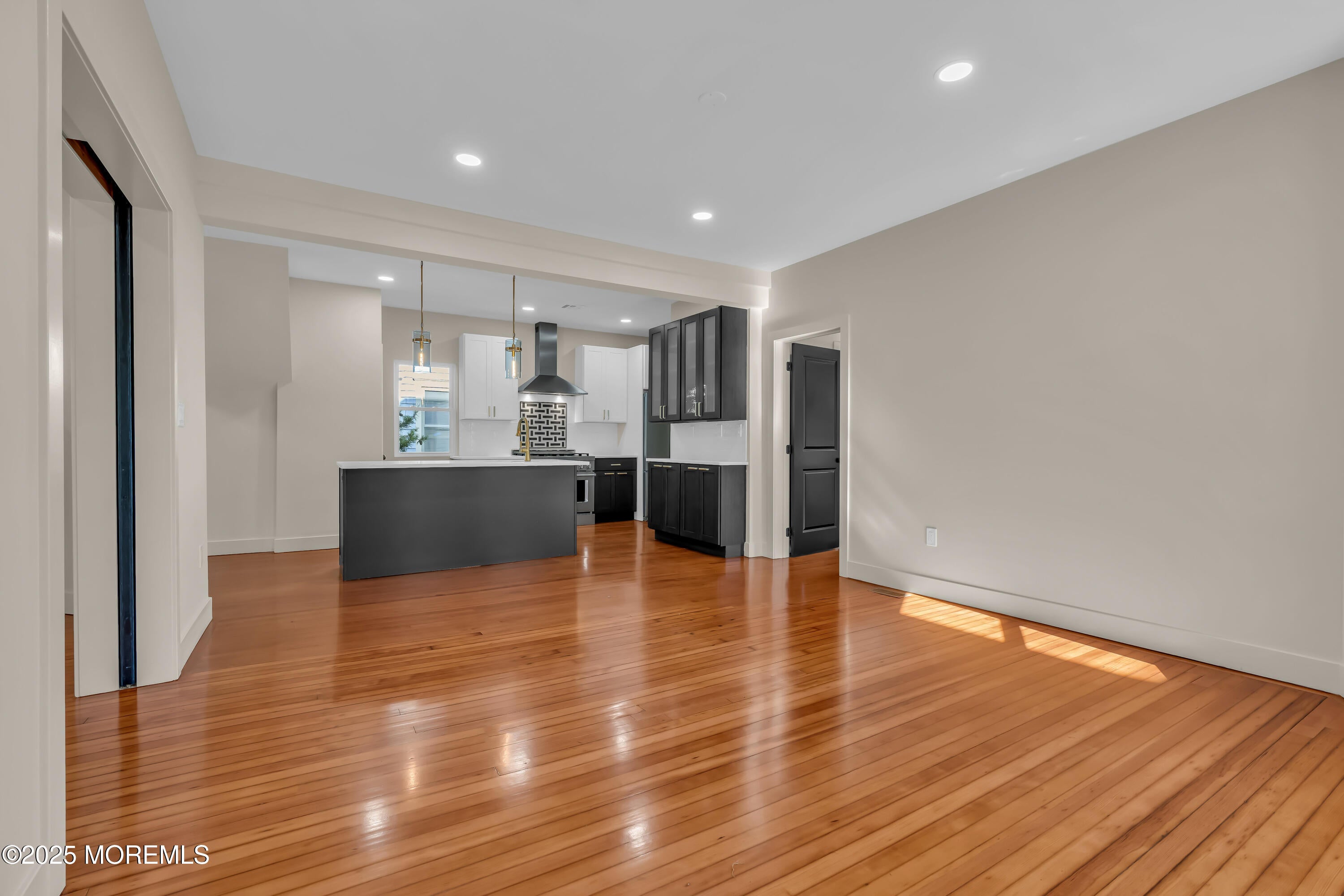 Asbury Park, New Jersey, 07712, United States, 6 Bedrooms Bedrooms, ,4 BathroomsBathrooms,Residential,Active,1929708