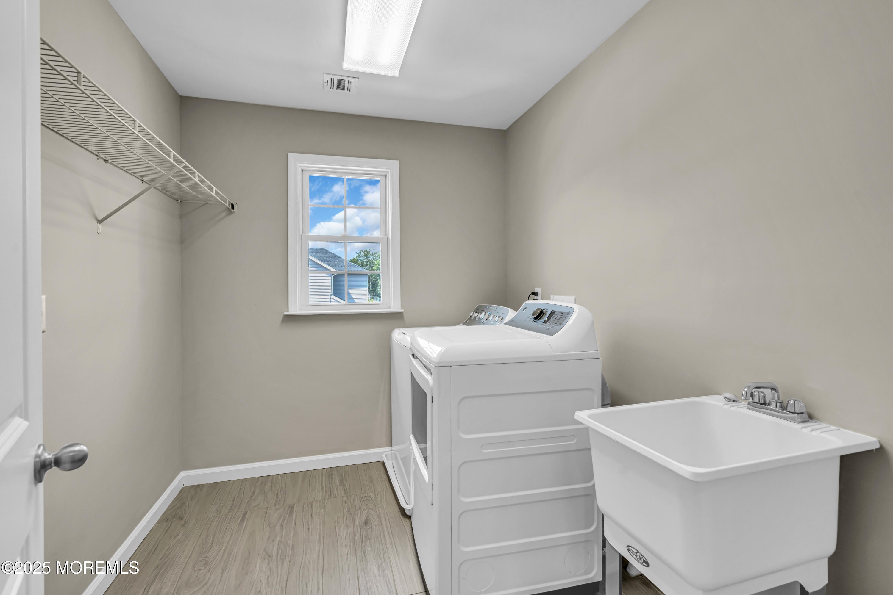 Lakewood, New Jersey, 08701, United States, 5 Bedrooms Bedrooms, ,4 BathroomsBathrooms,Residential,Active,1941365