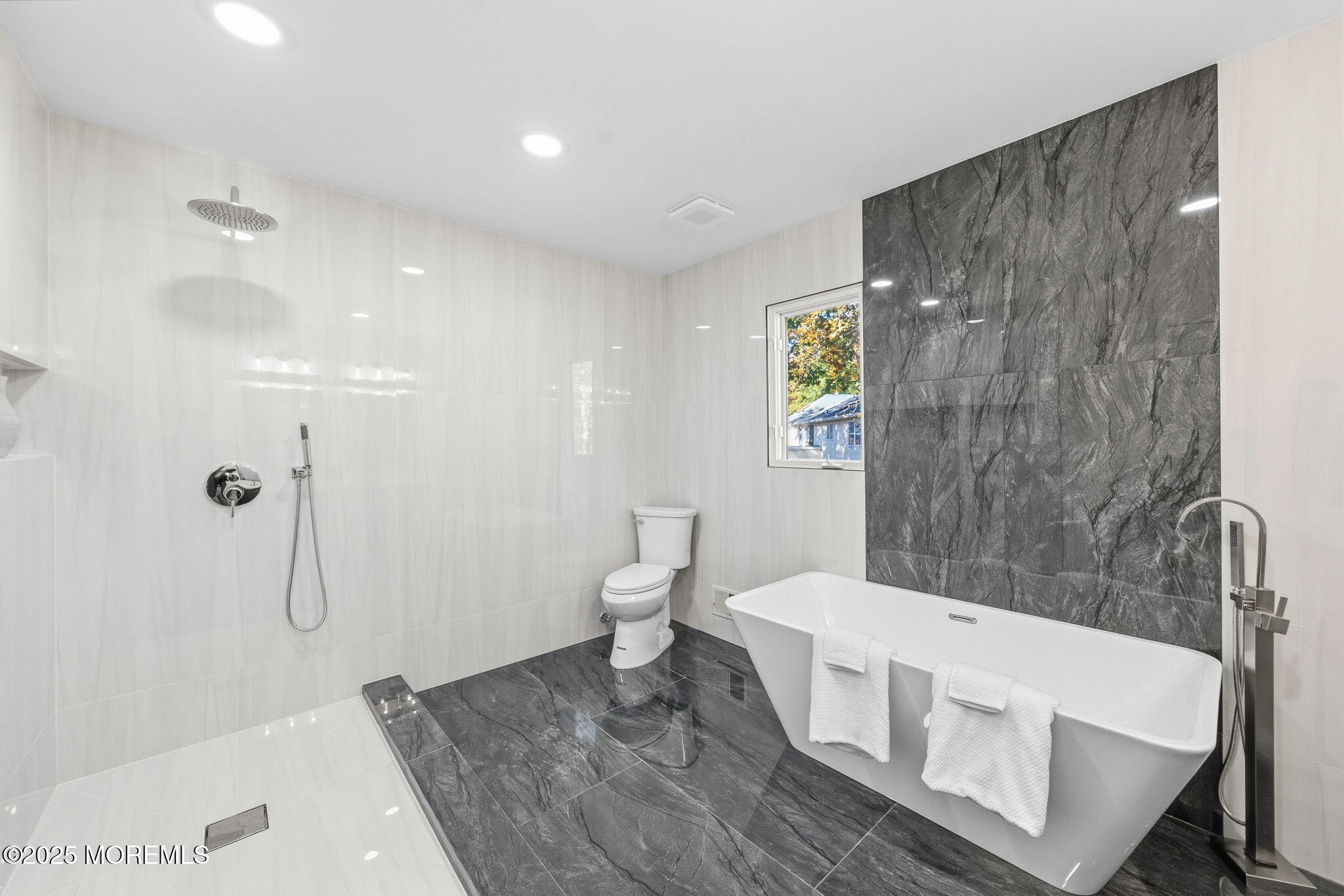 Manalapan, New Jersey, 07726, United States, 5 Bedrooms Bedrooms, ,4 BathroomsBathrooms,Residential,Active,1969663