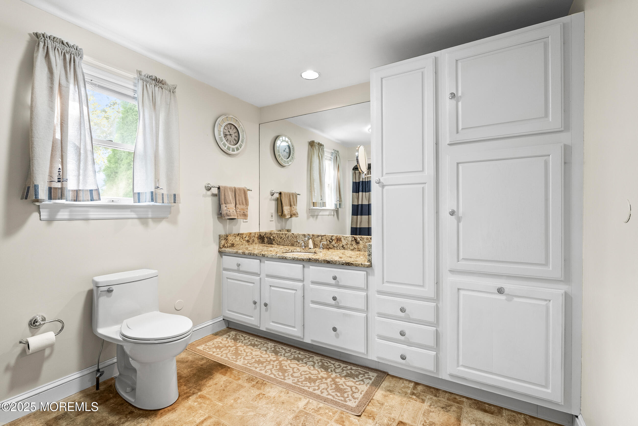 Oakhurst, New Jersey, 07755, United States, 2 Bedrooms Bedrooms, ,1 BathroomBathrooms,Residential,Active,1953714
