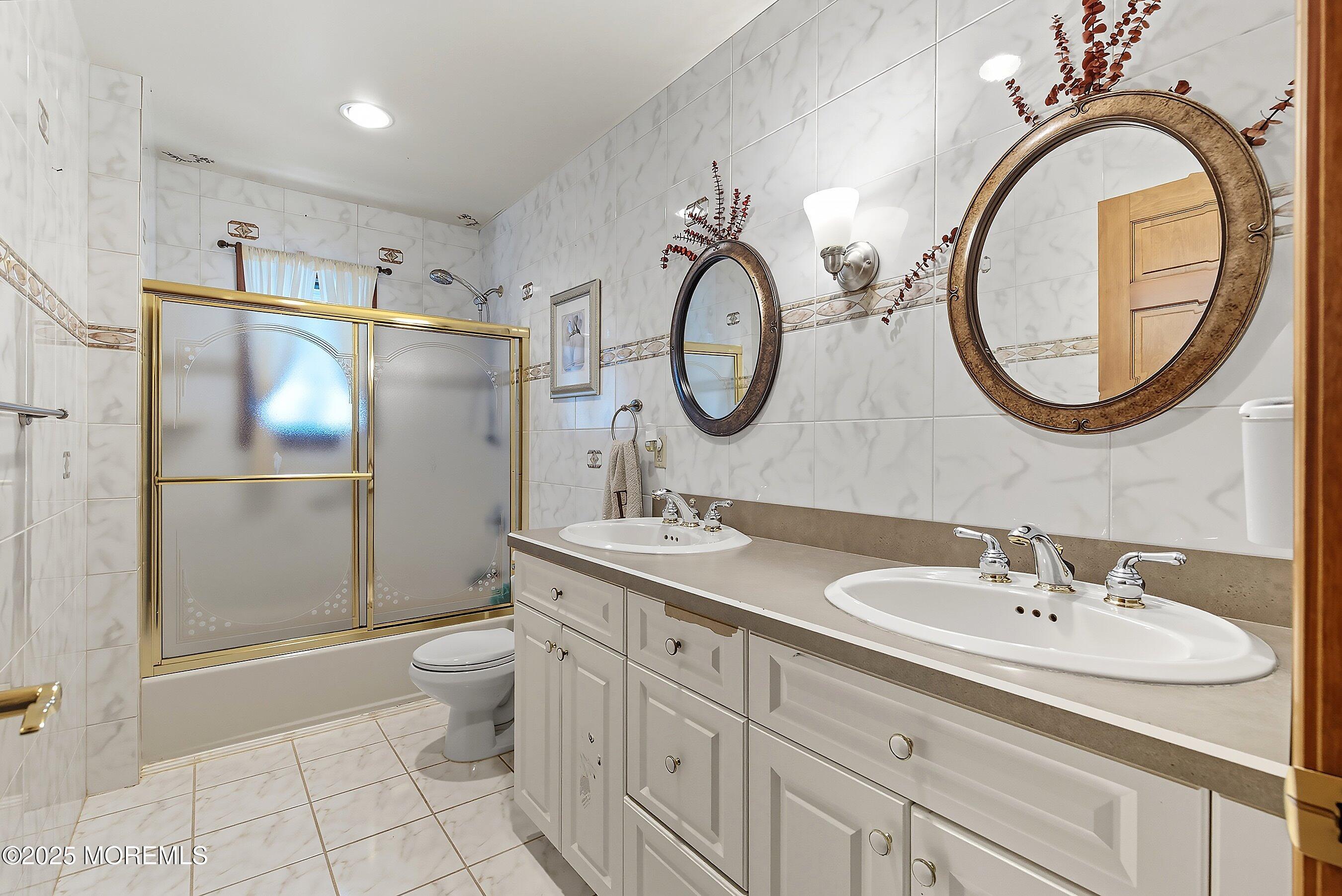 Manalapan, New Jersey, 07726, United States, 5 Bedrooms Bedrooms, ,3 BathroomsBathrooms,Residential,Active,1952450