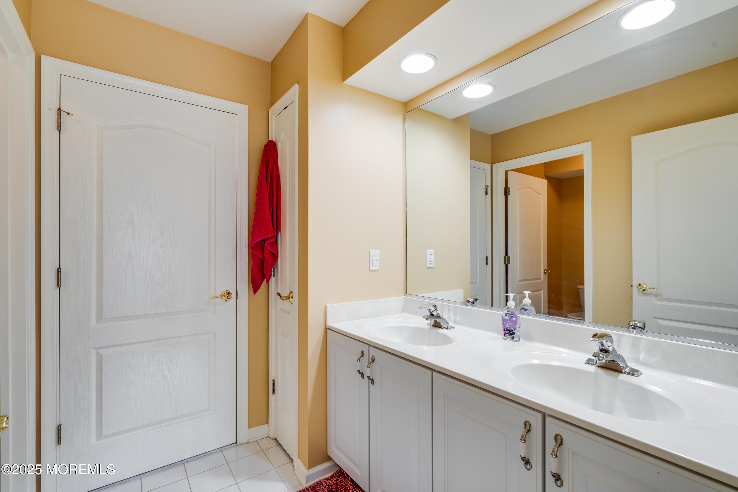 Marlboro, New Jersey, 07746, United States, 5 Bedrooms Bedrooms, ,5 BathroomsBathrooms,Residential,Active,1985596