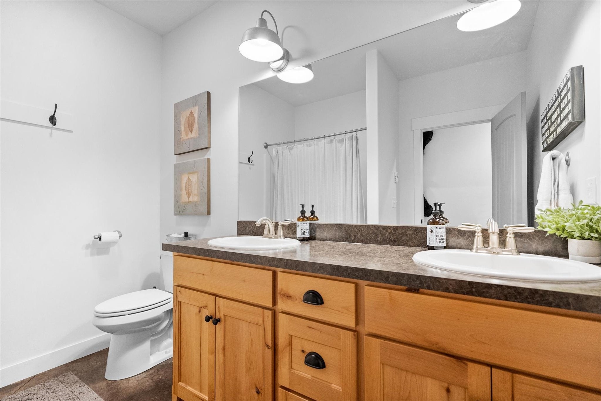 Columbia Falls, Montana, 59912, United States, 4 Bedrooms Bedrooms, ,3 BathroomsBathrooms,Residential,Active,1834486