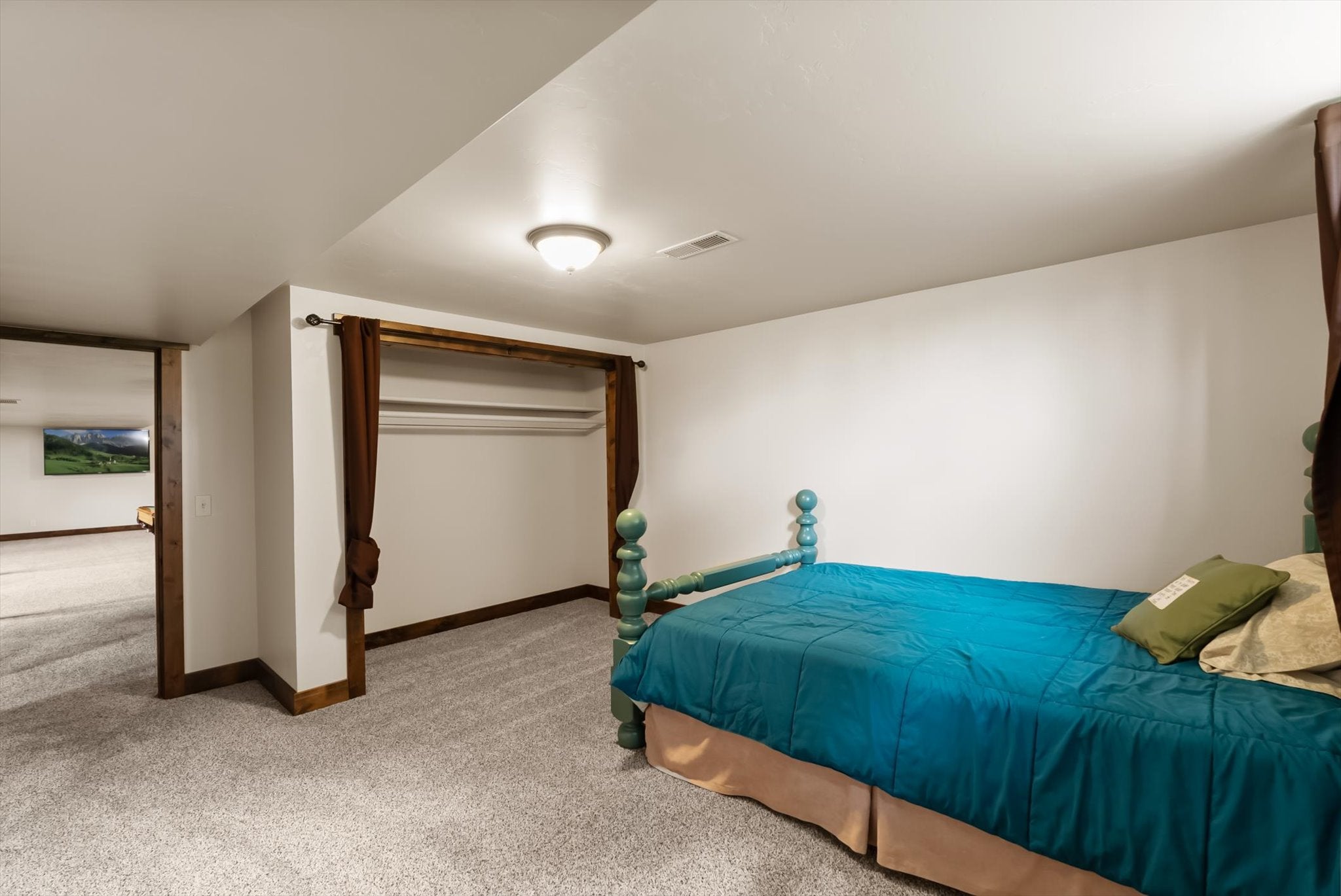 Columbia Falls, Montana, 59912, United States, 5 Bedrooms Bedrooms, ,3 BathroomsBathrooms,Residential,Active,1986898