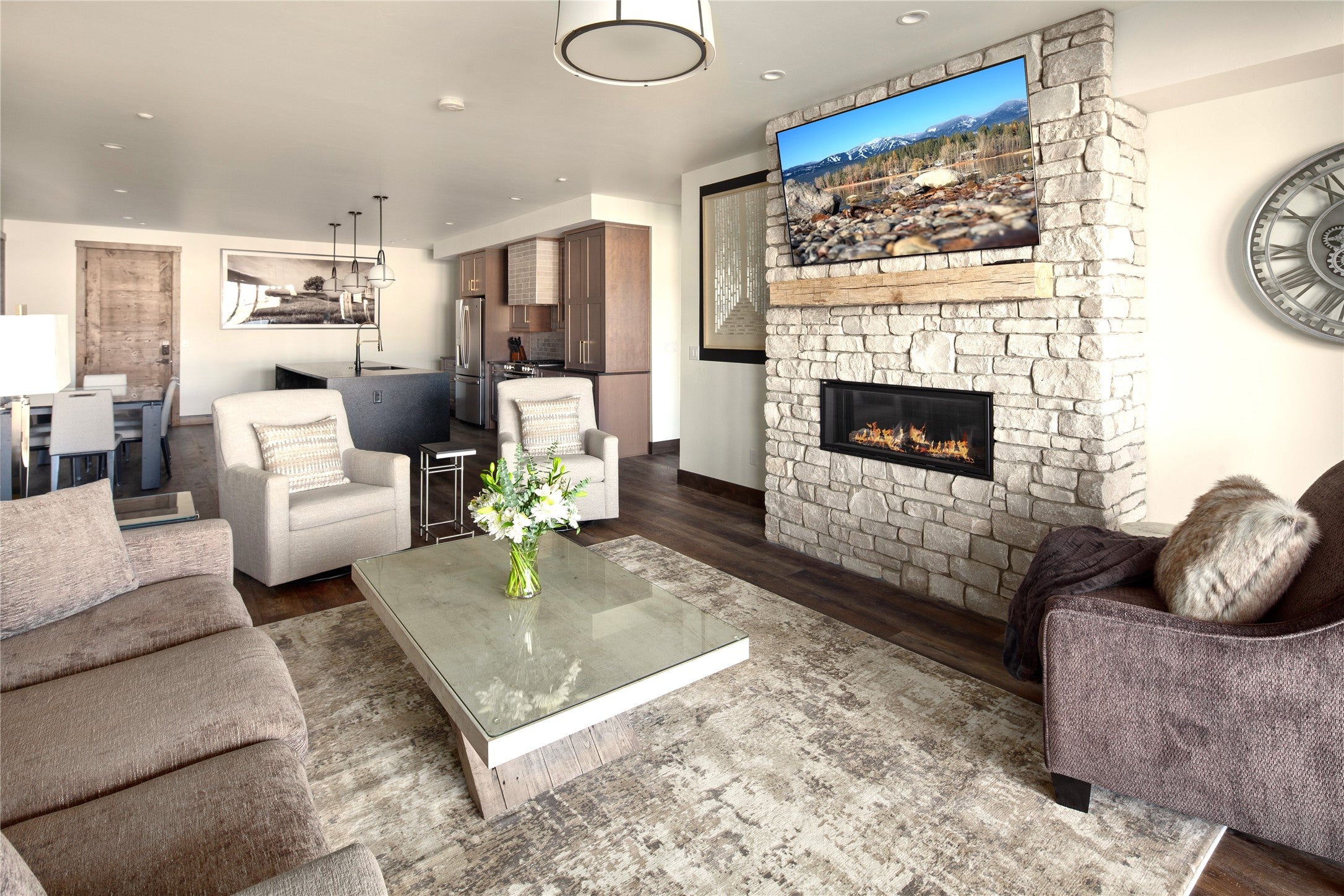 Whitefish, Montana, 59937, United States, 2 Bedrooms Bedrooms, ,3 BathroomsBathrooms,Residential,Active,1871606