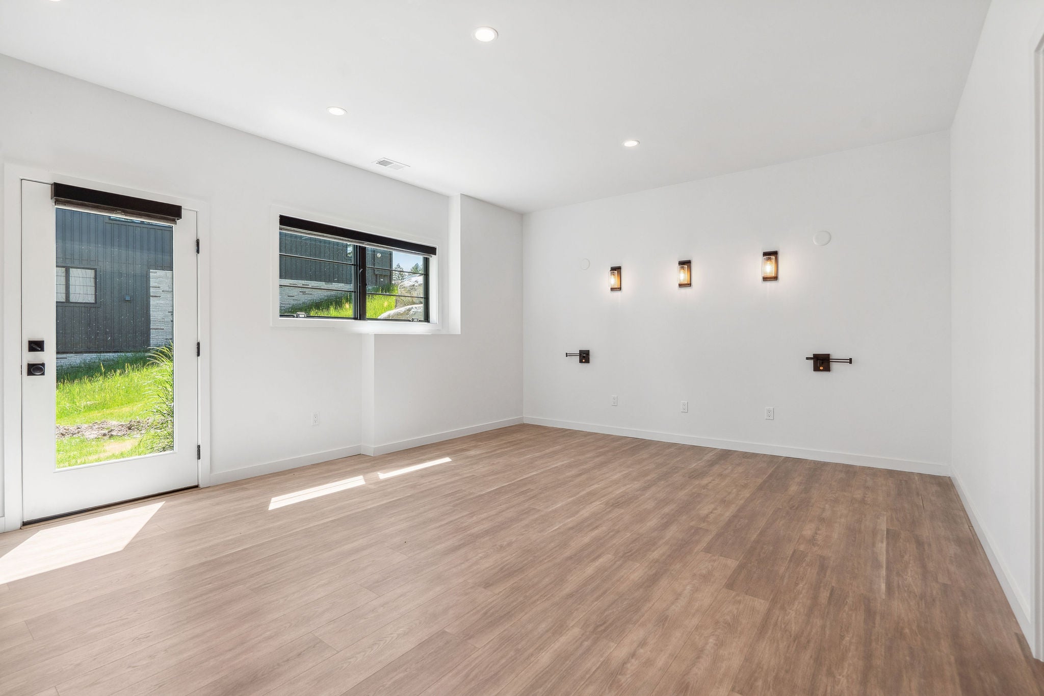 Lakeside, Montana, 59922, United States, 6 Bedrooms Bedrooms, ,5 BathroomsBathrooms,Residential,Active,1832319