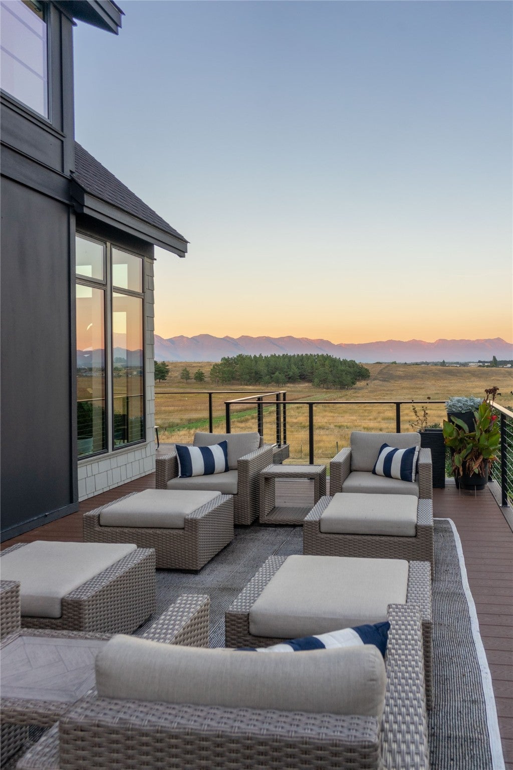 Kalispell, Montana, 59901, United States, 5 Bedrooms Bedrooms, ,4 BathroomsBathrooms,Residential,Active,1952460