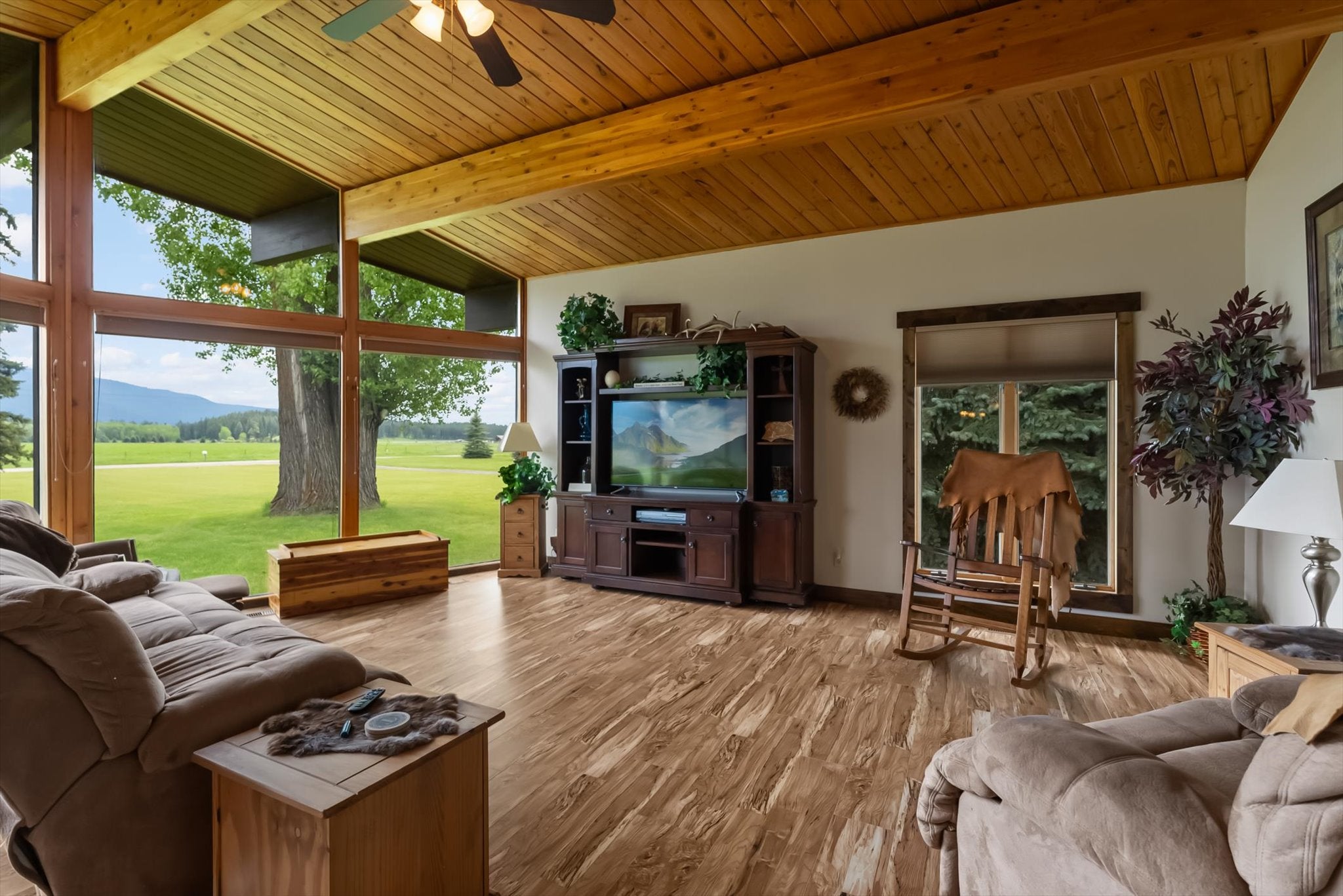 Columbia Falls, Montana, 59912, United States, 5 Bedrooms Bedrooms, ,3 BathroomsBathrooms,Residential,Active,1986898