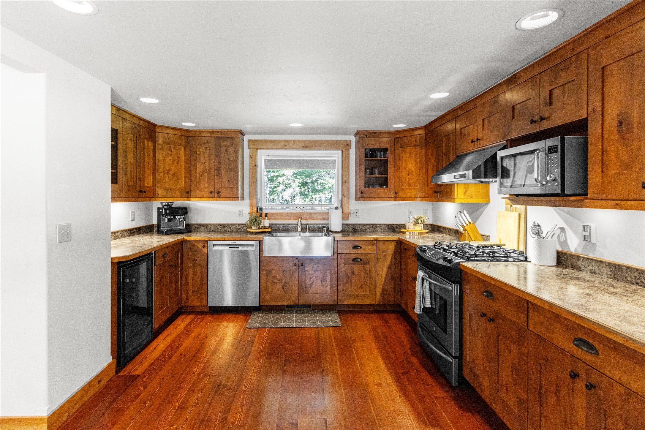 Bigfork, Montana, 59911, United States, 4 Bedrooms Bedrooms, ,2 BathroomsBathrooms,Residential,Active,1953021