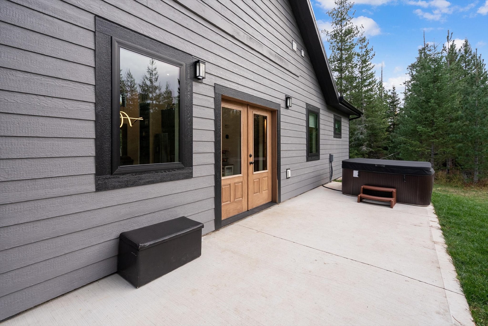 Kalispell, Montana, 59901, United States, 6 Bedrooms Bedrooms, ,5 BathroomsBathrooms,Residential,Active,1990648