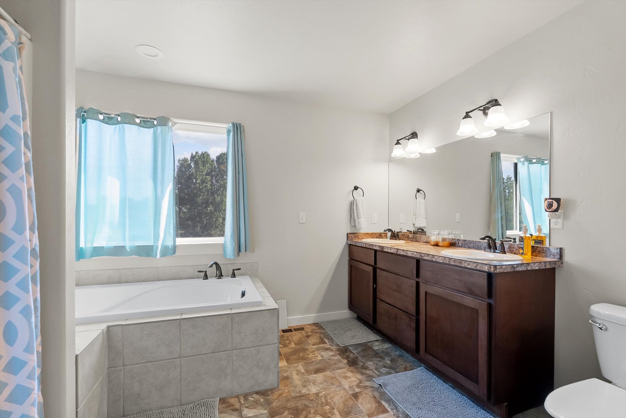 Kalispell, Montana, 59901, United States, 5 Bedrooms Bedrooms, ,3 BathroomsBathrooms,Residential,Active,1945088