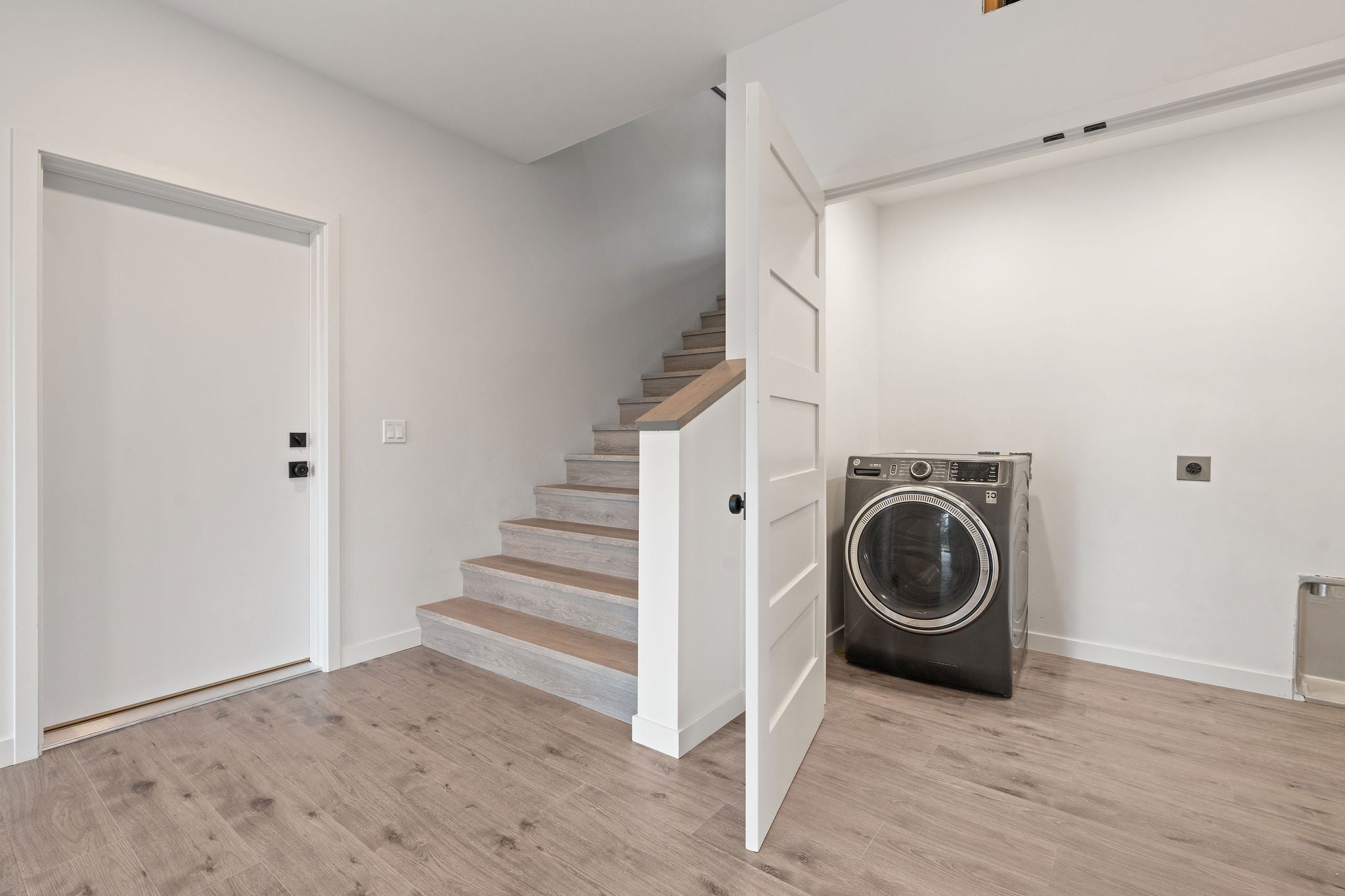 Lakeside, Montana, 59922, United States, 4 Bedrooms Bedrooms, ,4 BathroomsBathrooms,Residential,Active,1914632