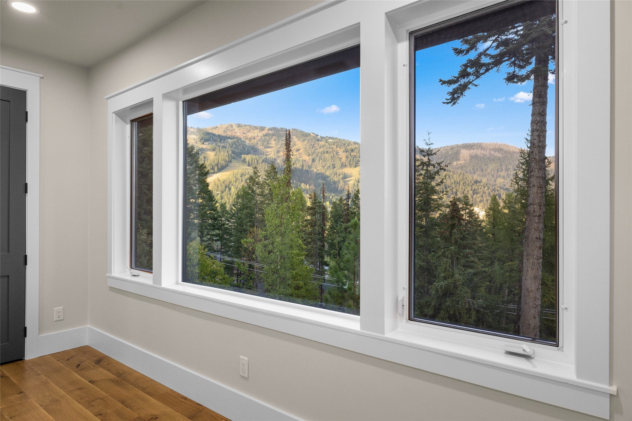 Whitefish, Montana, 59937, United States, 4 Bedrooms Bedrooms, ,4 BathroomsBathrooms,Residential,Active,1952623