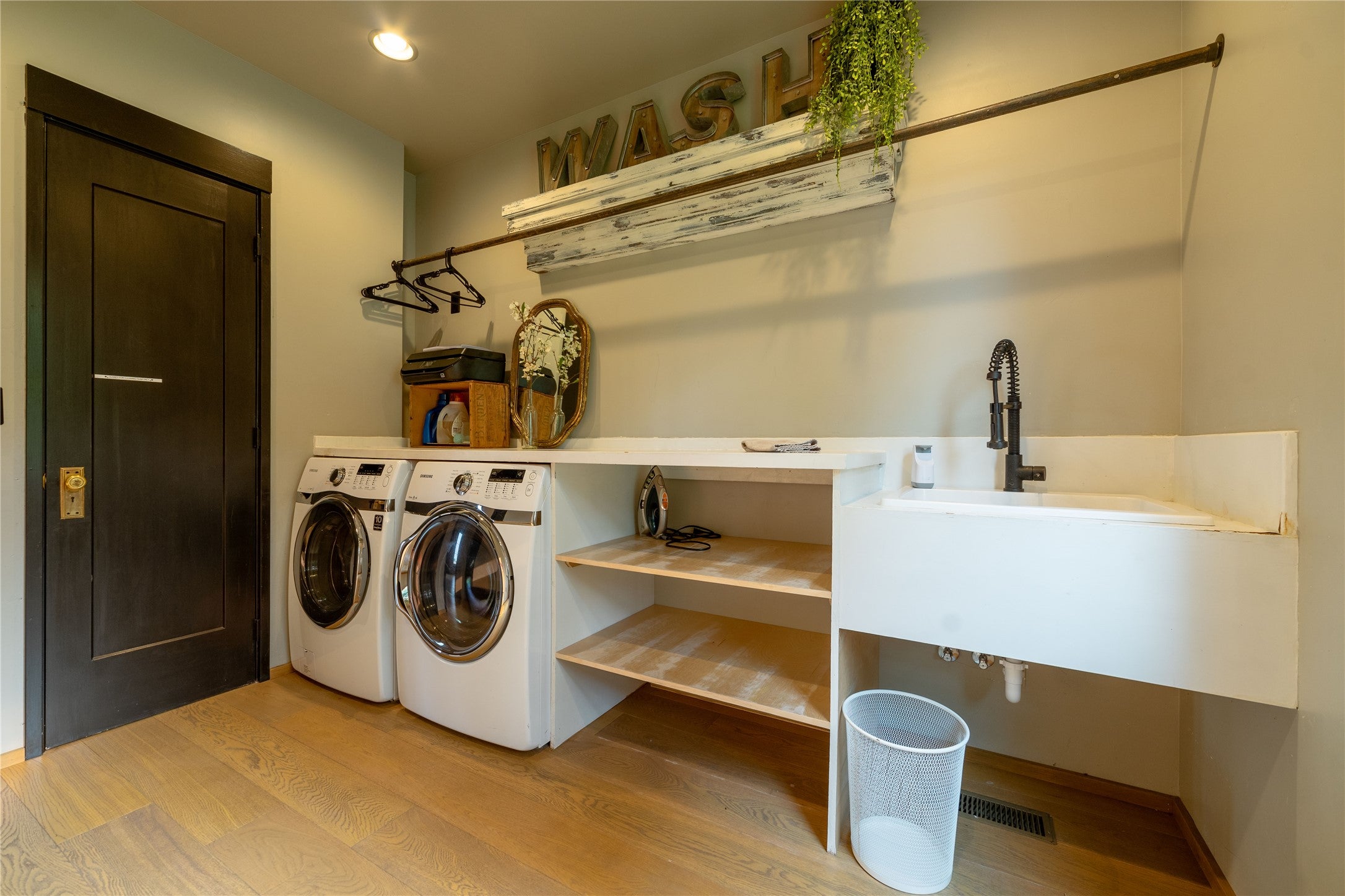 Kalispell, Montana, 59901, United States, 5 Bedrooms Bedrooms, ,4 BathroomsBathrooms,Residential,Active,2009395