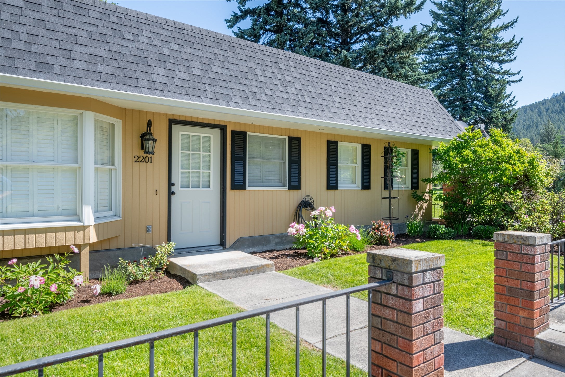 Missoula, Montana, 59802, United States, 5 Bedrooms Bedrooms, ,6 BathroomsBathrooms,Residential,Active,1753892