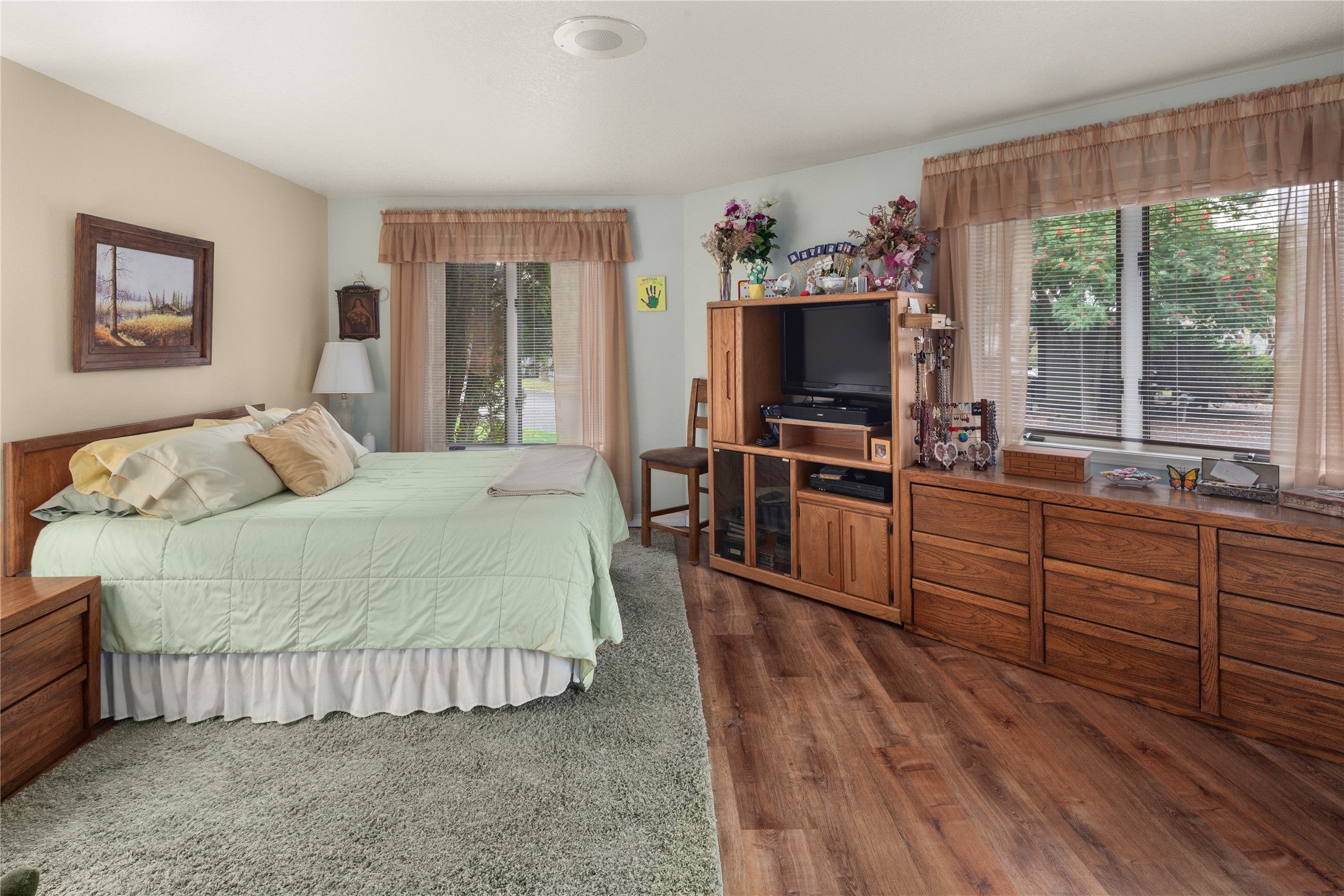 Columbia Falls, Montana, 59912, United States, 14 Bedrooms Bedrooms, ,8 BathroomsBathrooms,Residential,Active,1970926