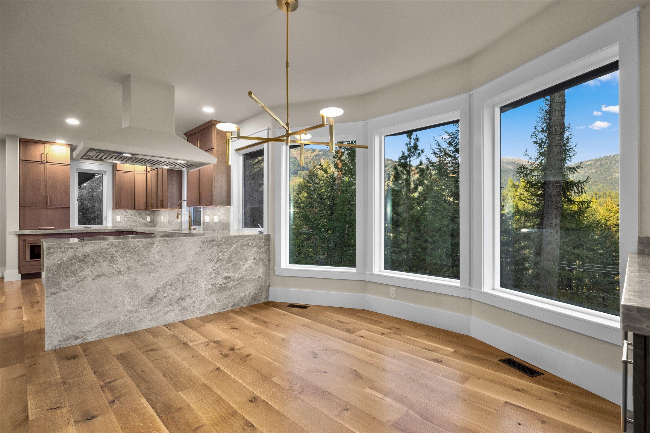 Whitefish, Montana, 59937, United States, 4 Bedrooms Bedrooms, ,4 BathroomsBathrooms,Residential,Active,1952623