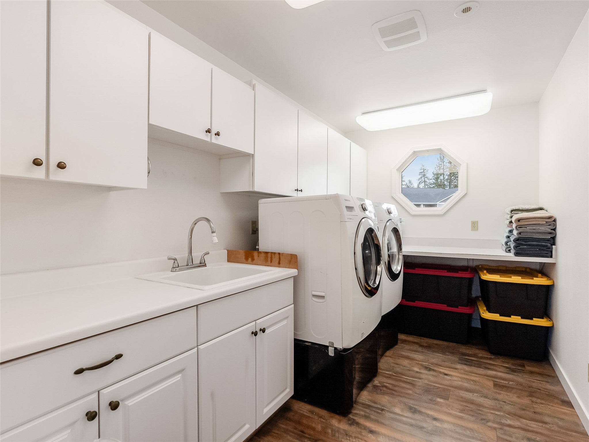 Kalispell, Montana, 59901, United States, 5 Bedrooms Bedrooms, ,4 BathroomsBathrooms,Residential,Active,1994970