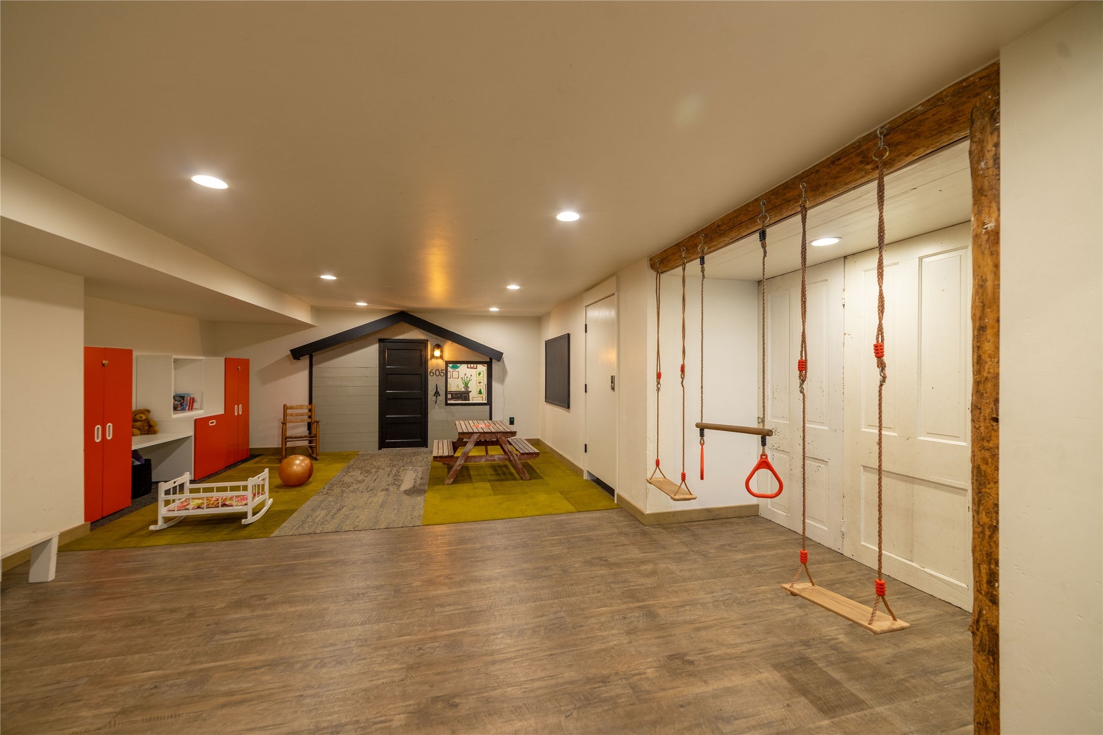 Kalispell, Montana, 59901, United States, 5 Bedrooms Bedrooms, ,4 BathroomsBathrooms,Residential,Active,1952460