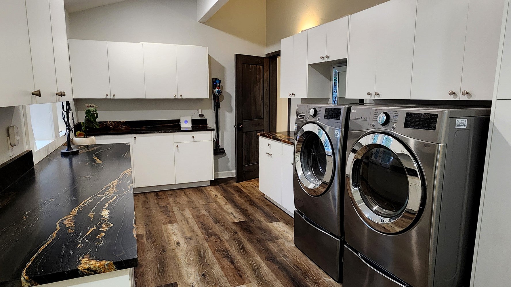 Bigfork, Montana, 59911, United States, 7 Bedrooms Bedrooms, ,6 BathroomsBathrooms,Residential,Active,2007283