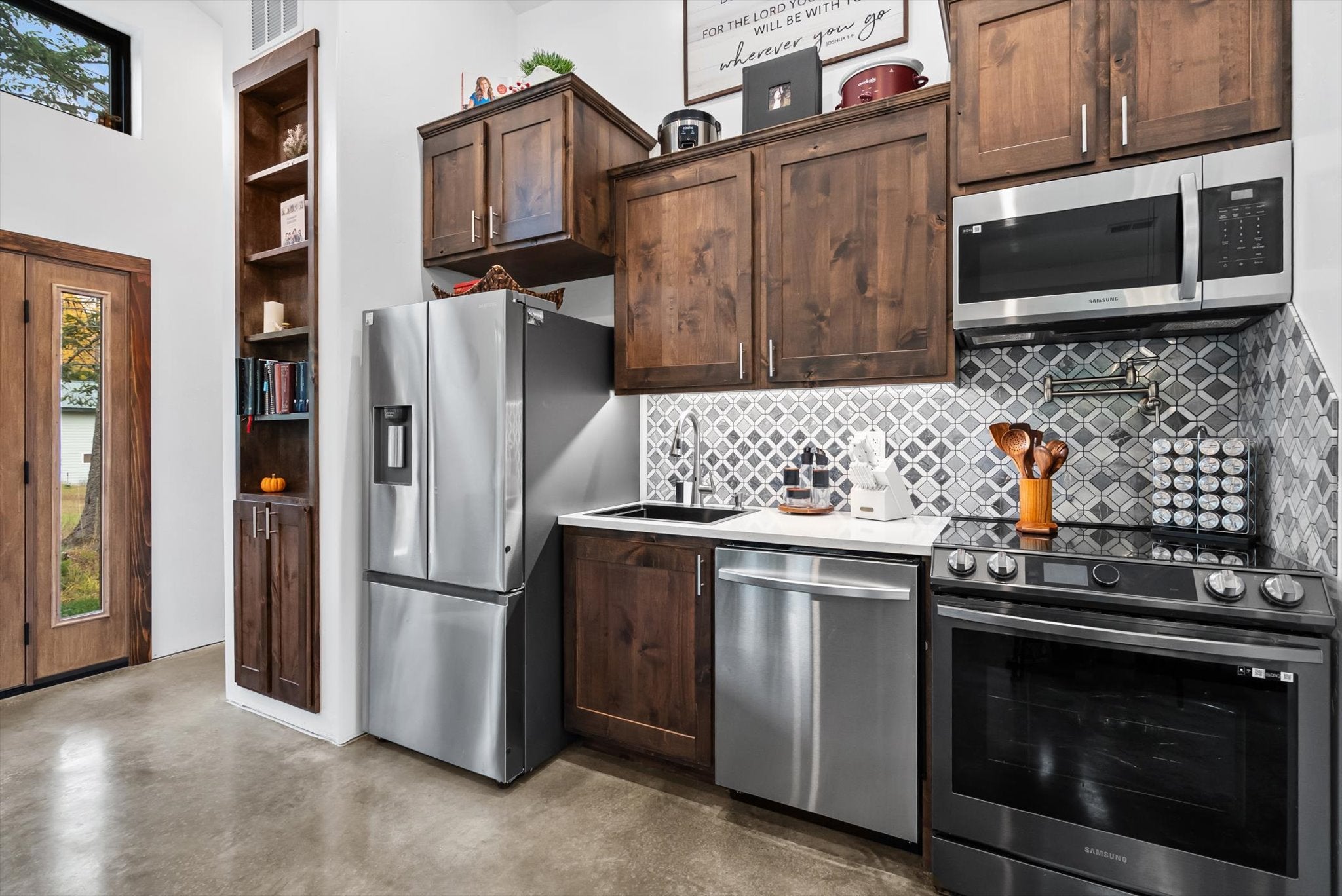 Kalispell, Montana, 59901, United States, 6 Bedrooms Bedrooms, ,5 BathroomsBathrooms,Residential,Active,1990648