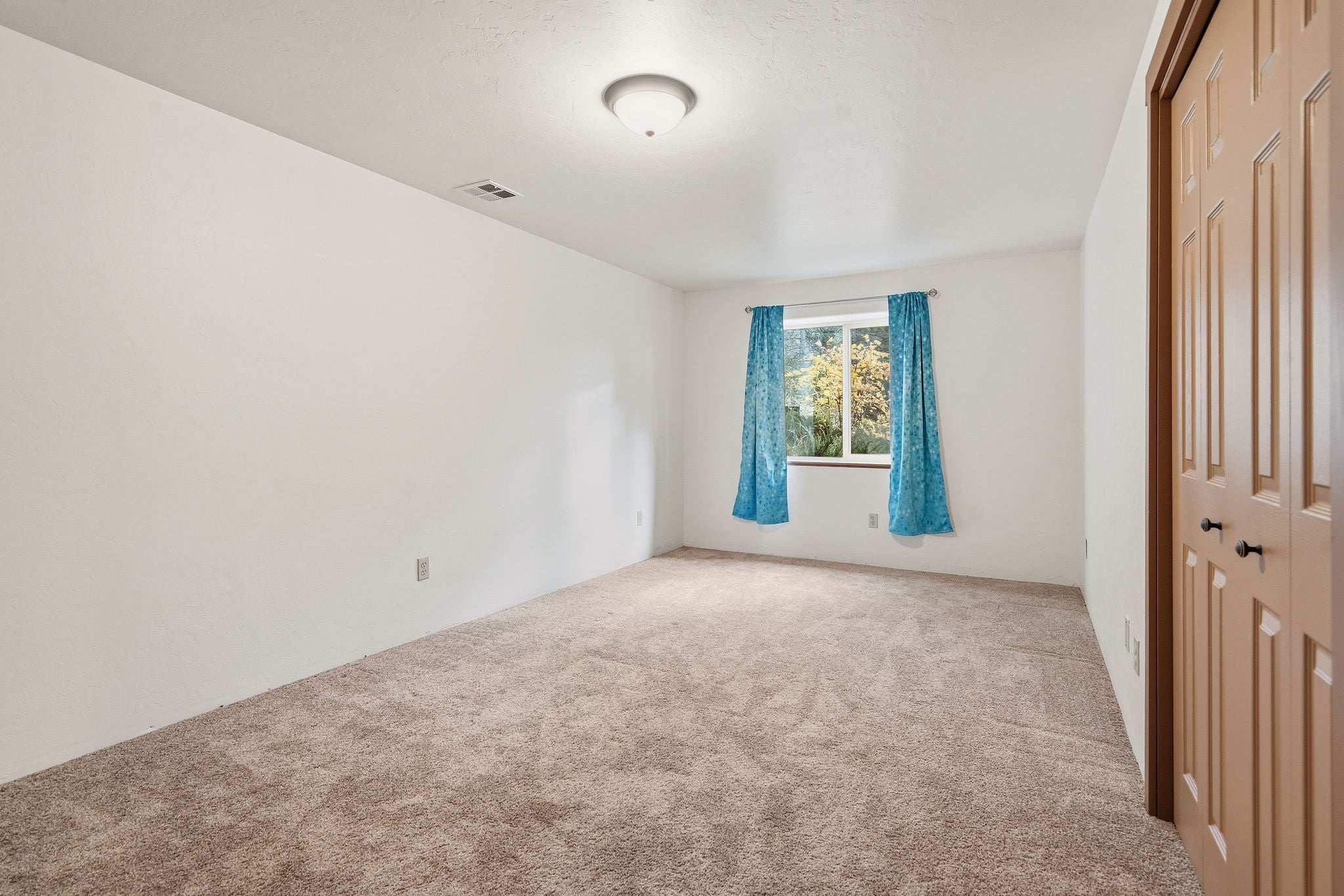 Somers, Montana, 59932, United States, 4 Bedrooms Bedrooms, ,4 BathroomsBathrooms,Residential,Active,2009840