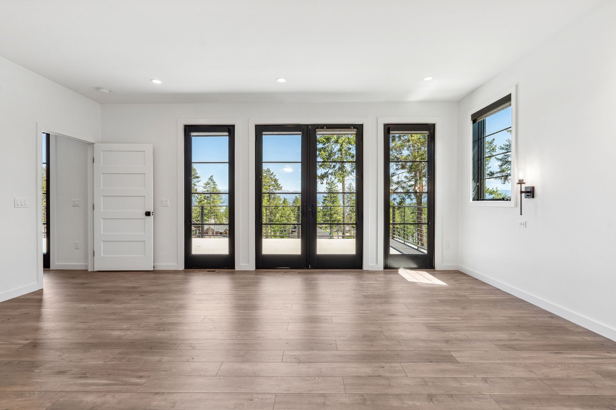 Lakeside, Montana, 59922, United States, 6 Bedrooms Bedrooms, ,5 BathroomsBathrooms,Residential,Active,1832319