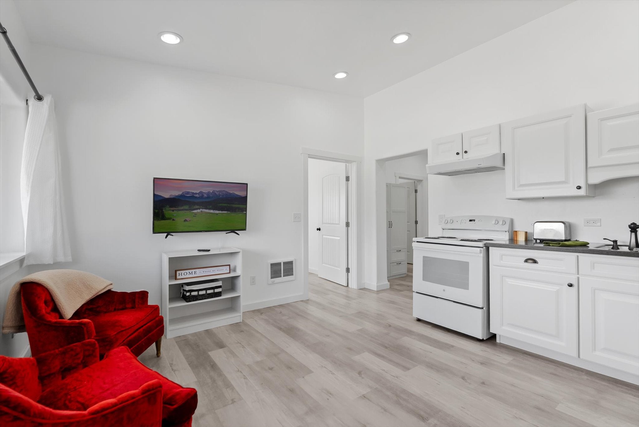 Kalispell, Montana, 59901, United States, 5 Bedrooms Bedrooms, ,3 BathroomsBathrooms,Residential,Active,1945088