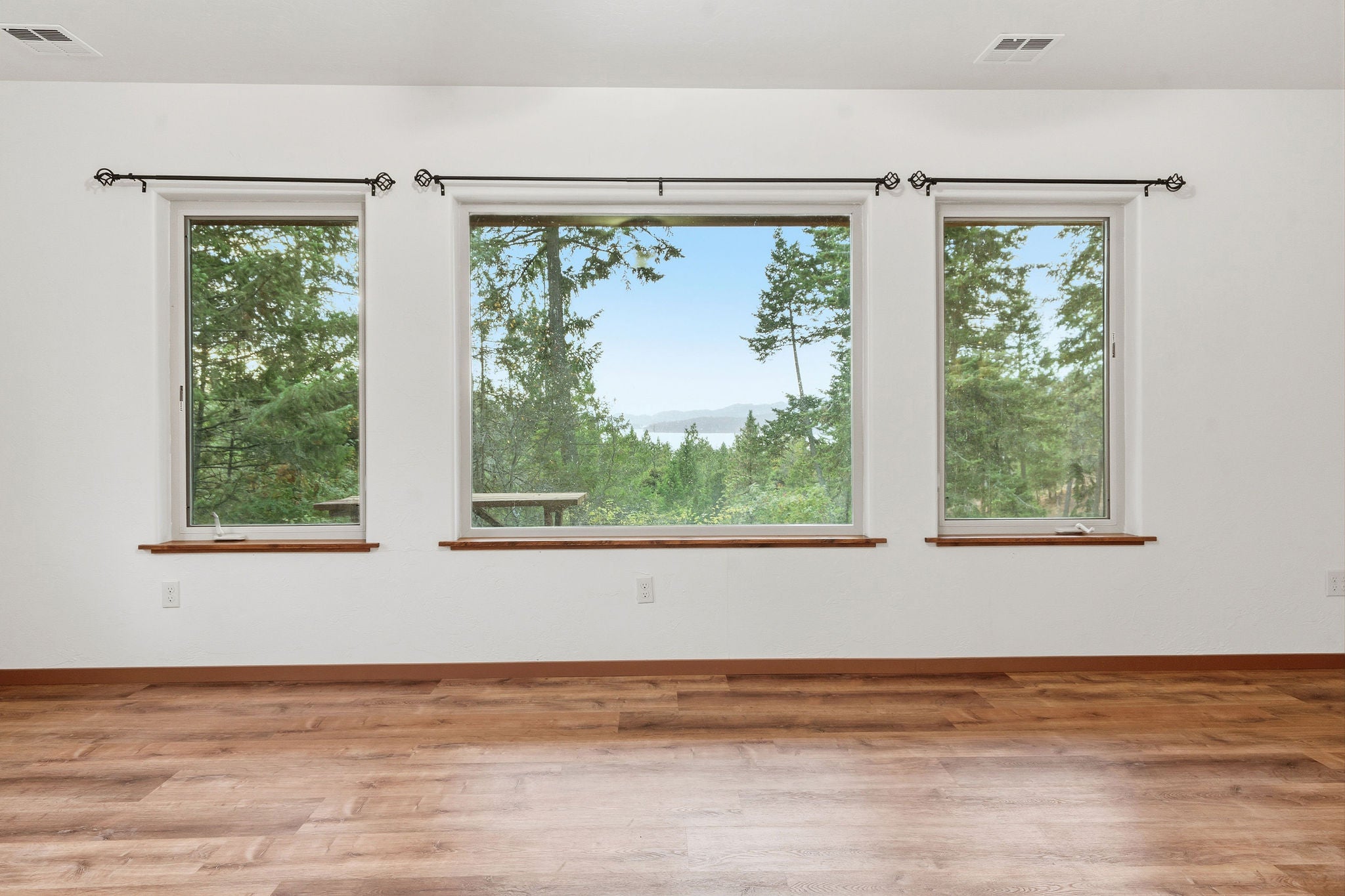 Somers, Montana, 59932, United States, 4 Bedrooms Bedrooms, ,4 BathroomsBathrooms,Residential,Active,2009840