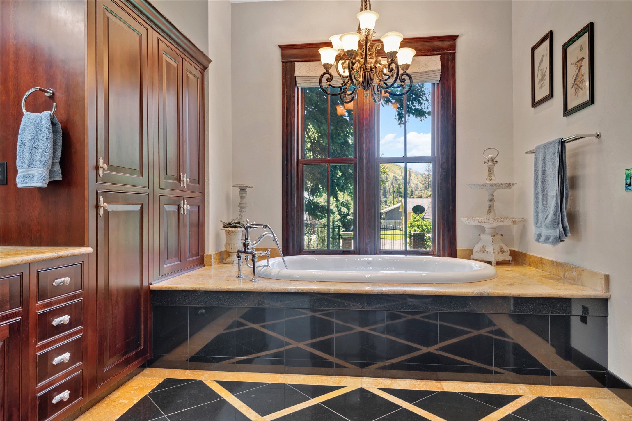 Missoula, Montana, 59802, United States, 5 Bedrooms Bedrooms, ,6 BathroomsBathrooms,Residential,Active,1753892