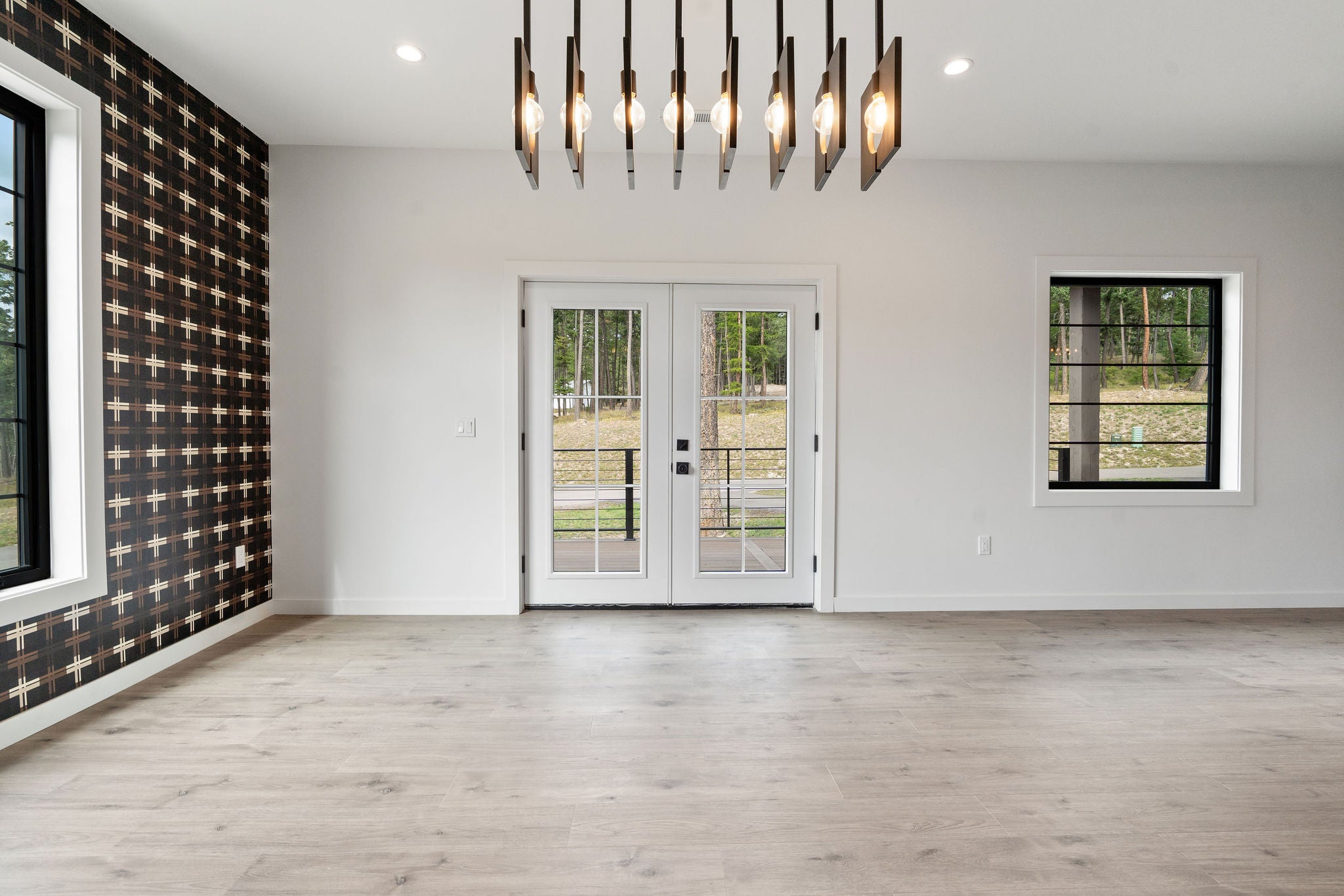 Lakeside, Montana, 59922, United States, 4 Bedrooms Bedrooms, ,4 BathroomsBathrooms,Residential,Active,1914632