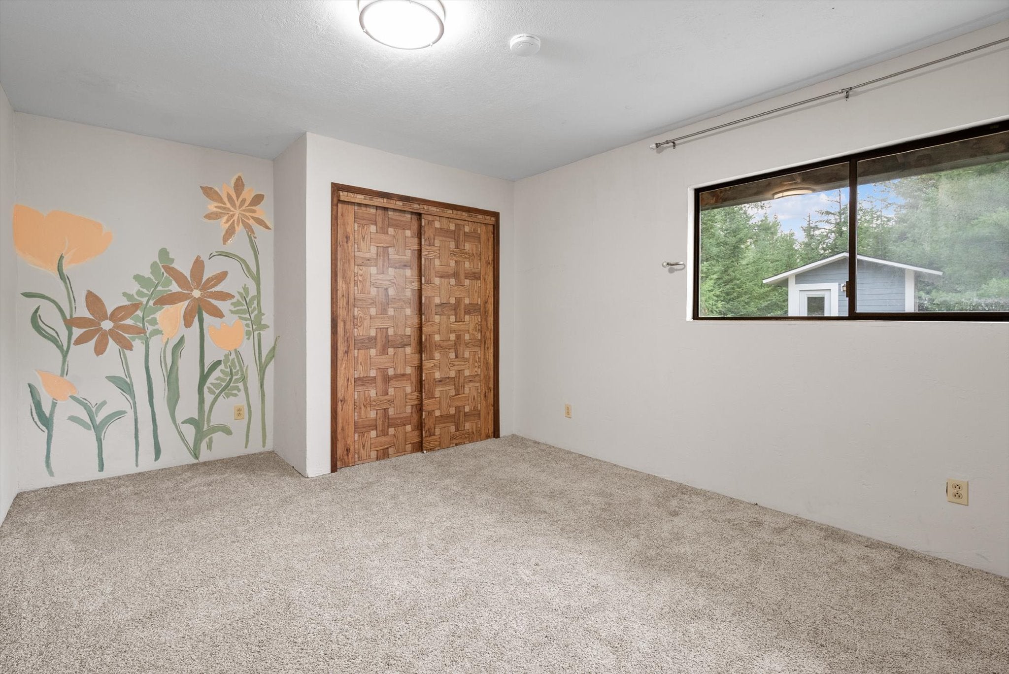 Kalispell, Montana, 59901, United States, 6 Bedrooms Bedrooms, ,5 BathroomsBathrooms,Residential,Active,1990648