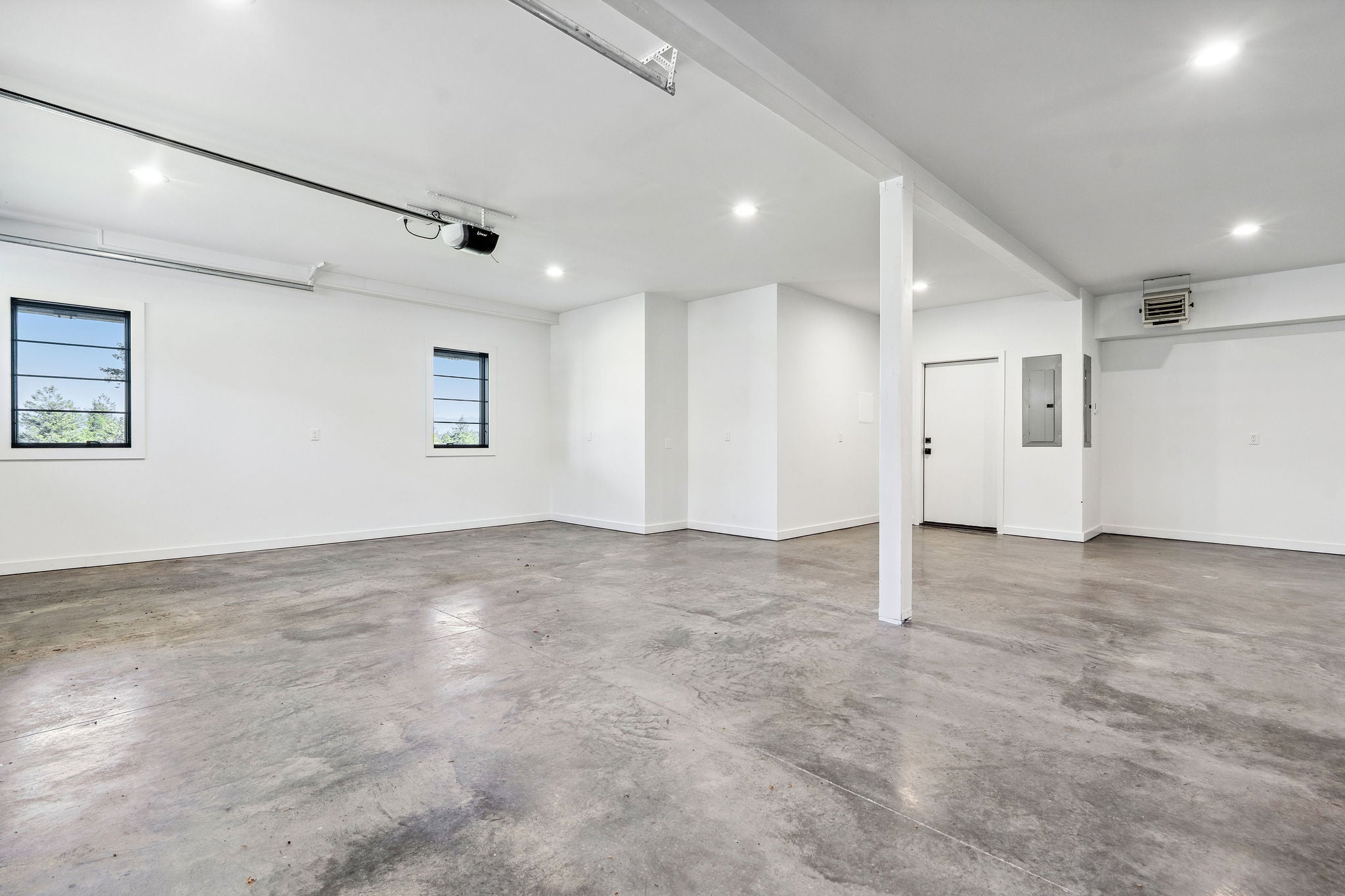 Lakeside, Montana, 59922, United States, 6 Bedrooms Bedrooms, ,5 BathroomsBathrooms,Residential,Active,1832319