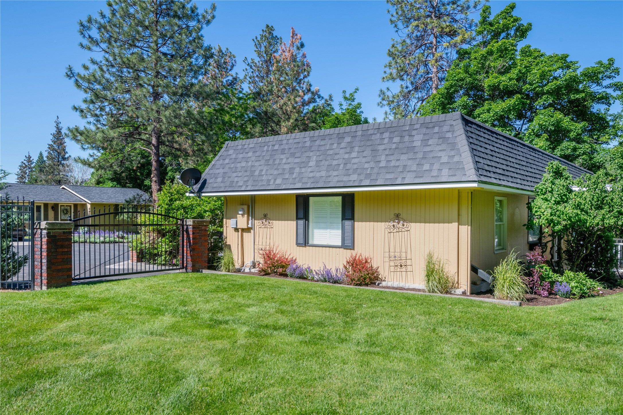 Missoula, Montana, 59802, United States, 5 Bedrooms Bedrooms, ,6 BathroomsBathrooms,Residential,Active,1753892