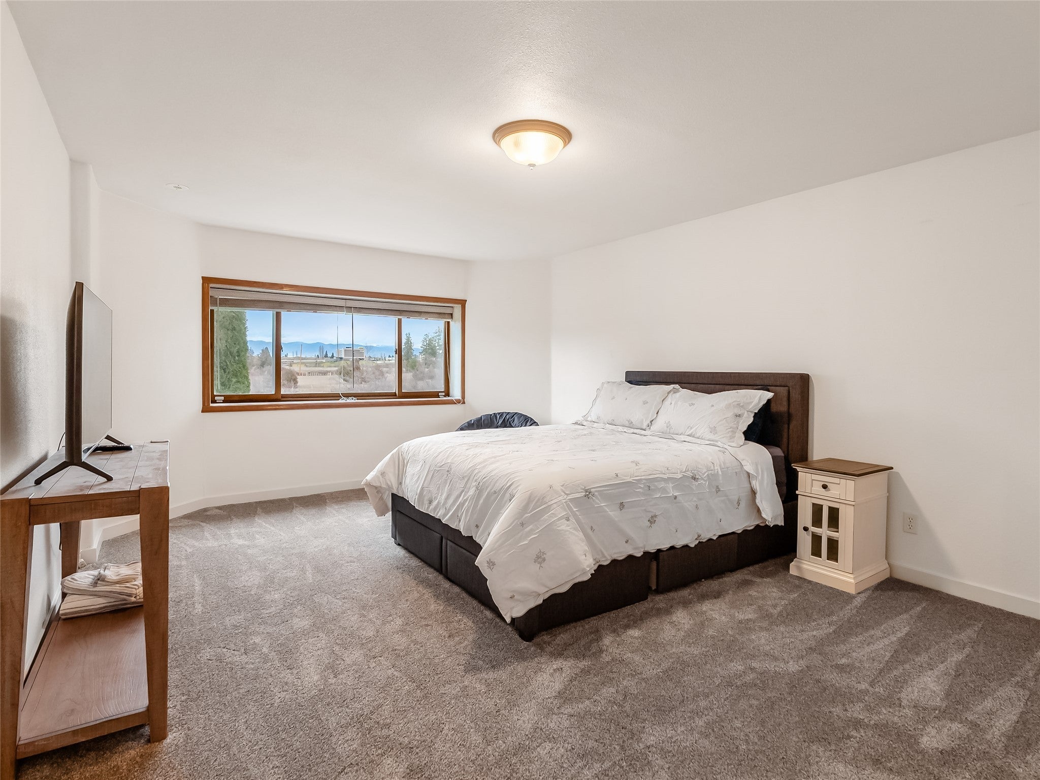 Kalispell, Montana, 59901, United States, 5 Bedrooms Bedrooms, ,4 BathroomsBathrooms,Residential,Active,1994970