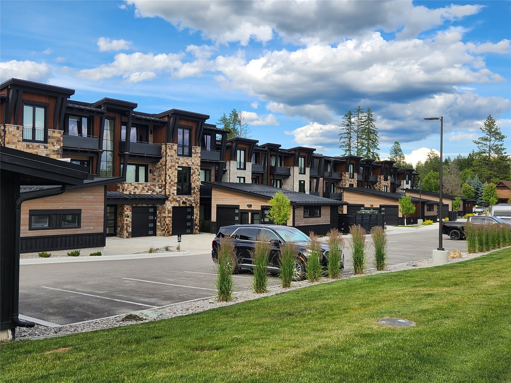 Whitefish, Montana, 59937, United States, 2 Bedrooms Bedrooms, ,3 BathroomsBathrooms,Residential,Active,1871606