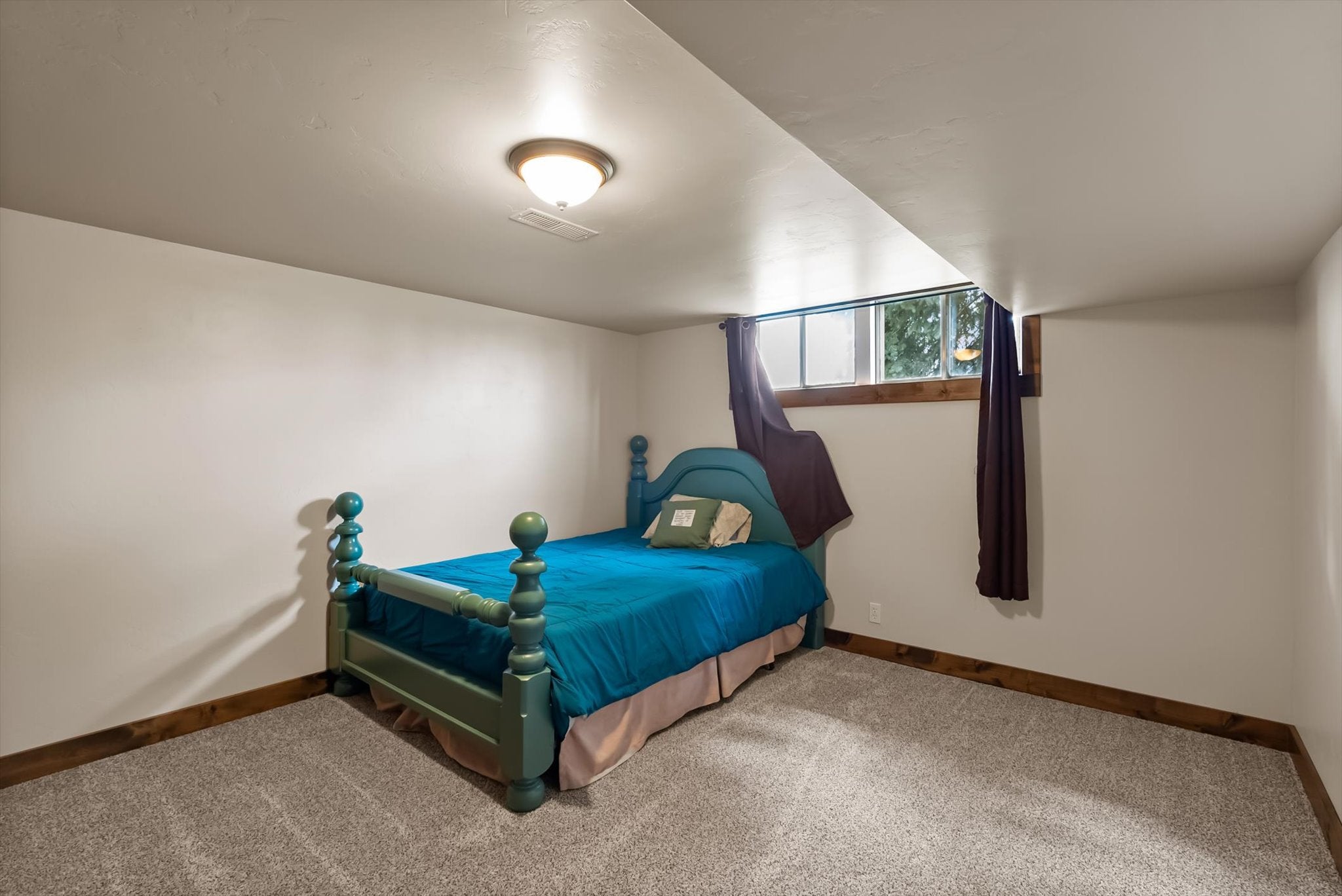 Columbia Falls, Montana, 59912, United States, 5 Bedrooms Bedrooms, ,3 BathroomsBathrooms,Residential,Active,1986898