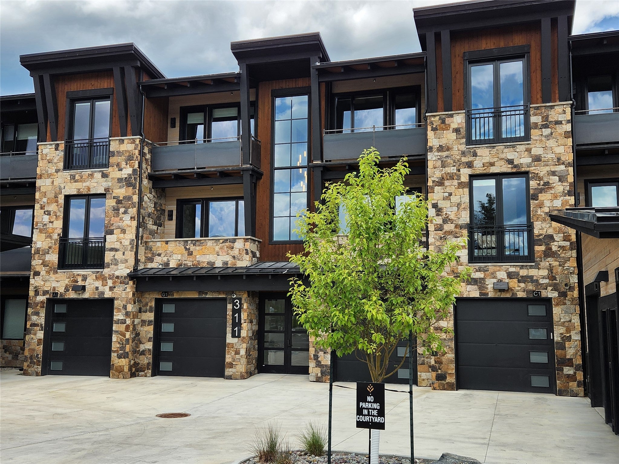 Whitefish, Montana, 59937, United States, 2 Bedrooms Bedrooms, ,3 BathroomsBathrooms,Residential,Active,1871606