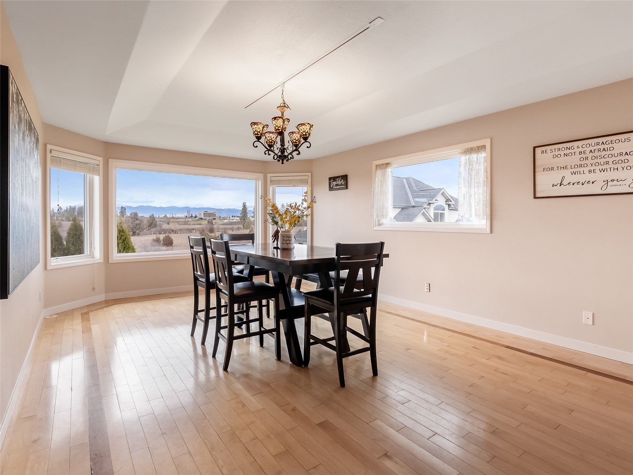 Kalispell, Montana, 59901, United States, 5 Bedrooms Bedrooms, ,4 BathroomsBathrooms,Residential,Active,1994970