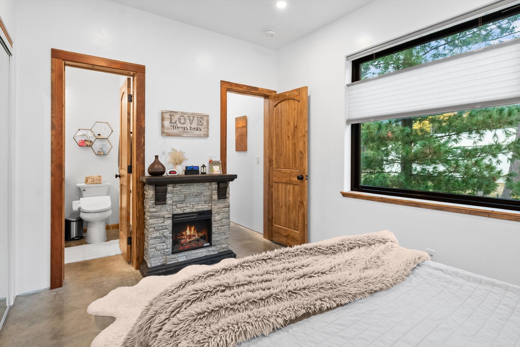 Kalispell, Montana, 59901, United States, 6 Bedrooms Bedrooms, ,5 BathroomsBathrooms,Residential,Active,1990648