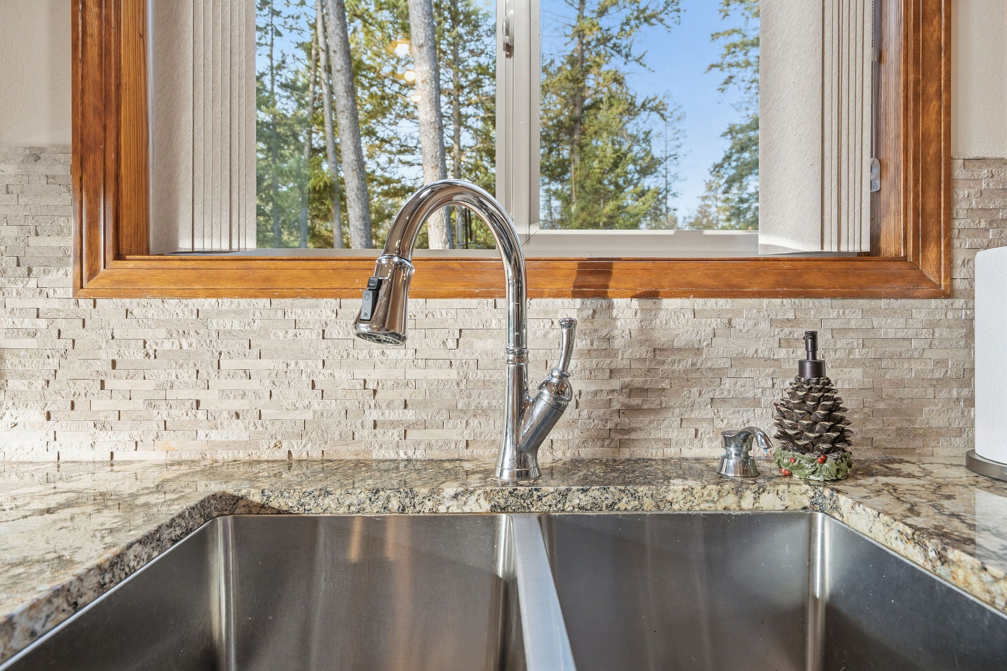 Somers, Montana, 59932, United States, 4 Bedrooms Bedrooms, ,4 BathroomsBathrooms,Residential,Active,1987246