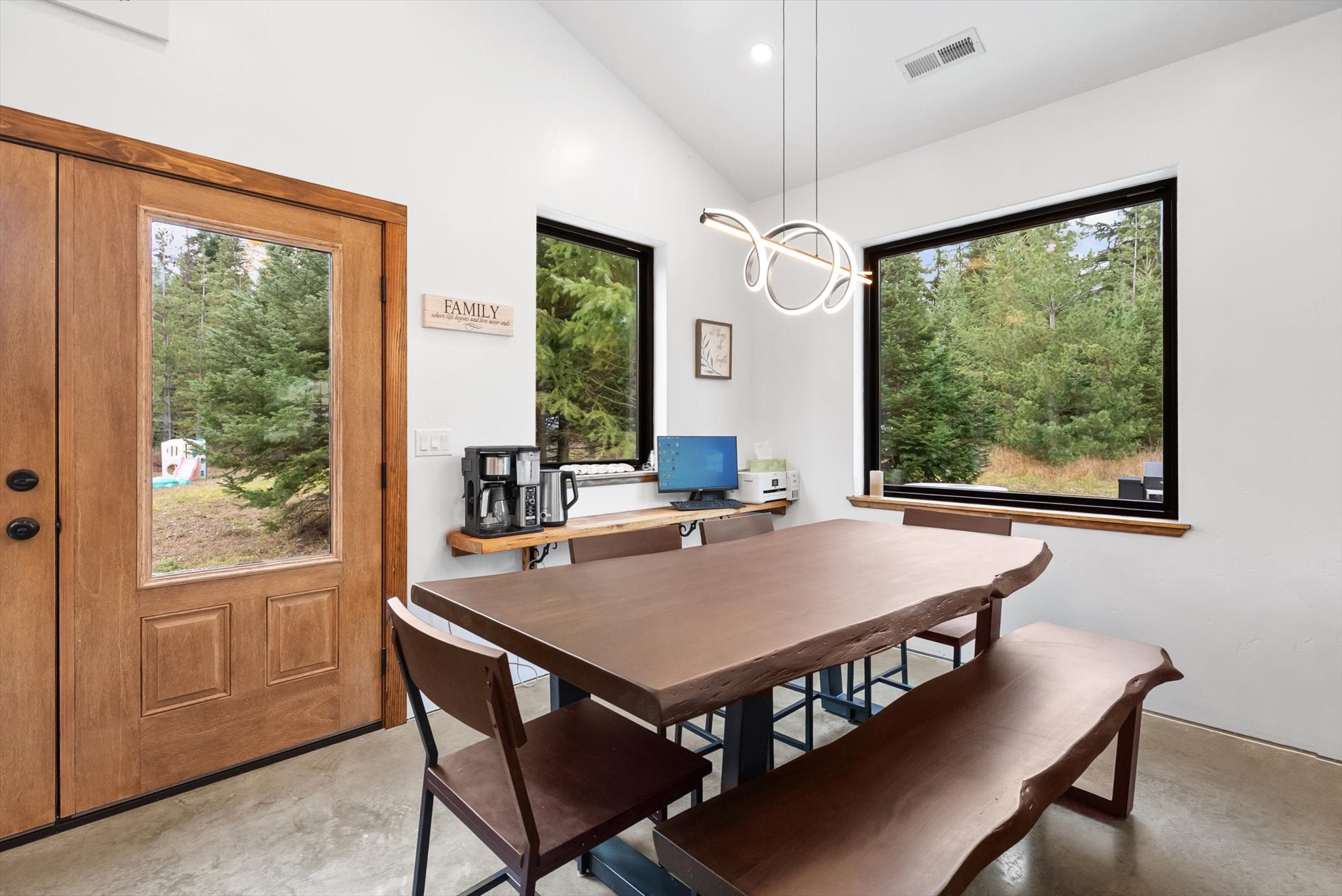 Kalispell, Montana, 59901, United States, 6 Bedrooms Bedrooms, ,5 BathroomsBathrooms,Residential,Active,1990648