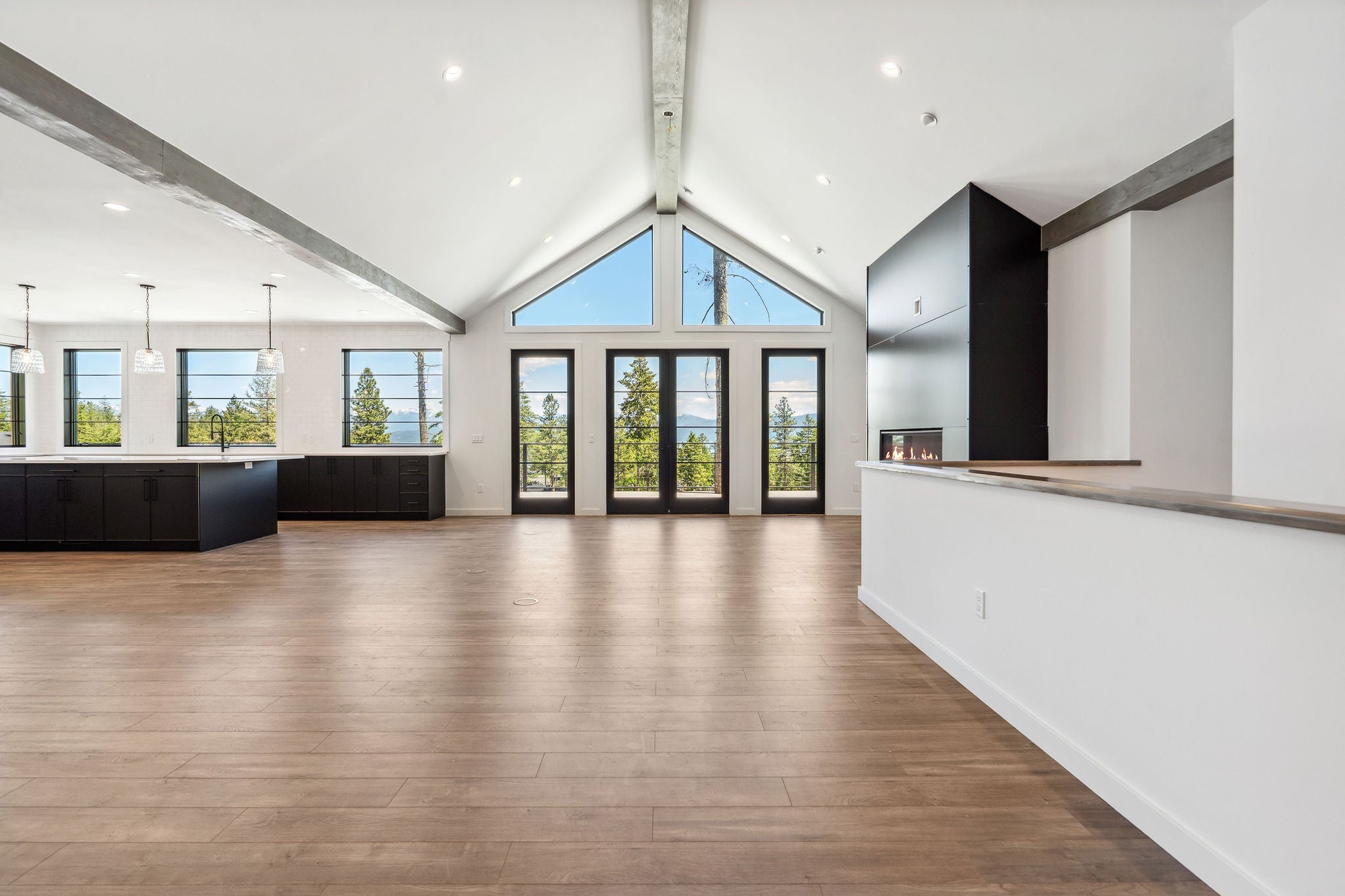 Lakeside, Montana, 59922, United States, 6 Bedrooms Bedrooms, ,5 BathroomsBathrooms,Residential,Active,1832319