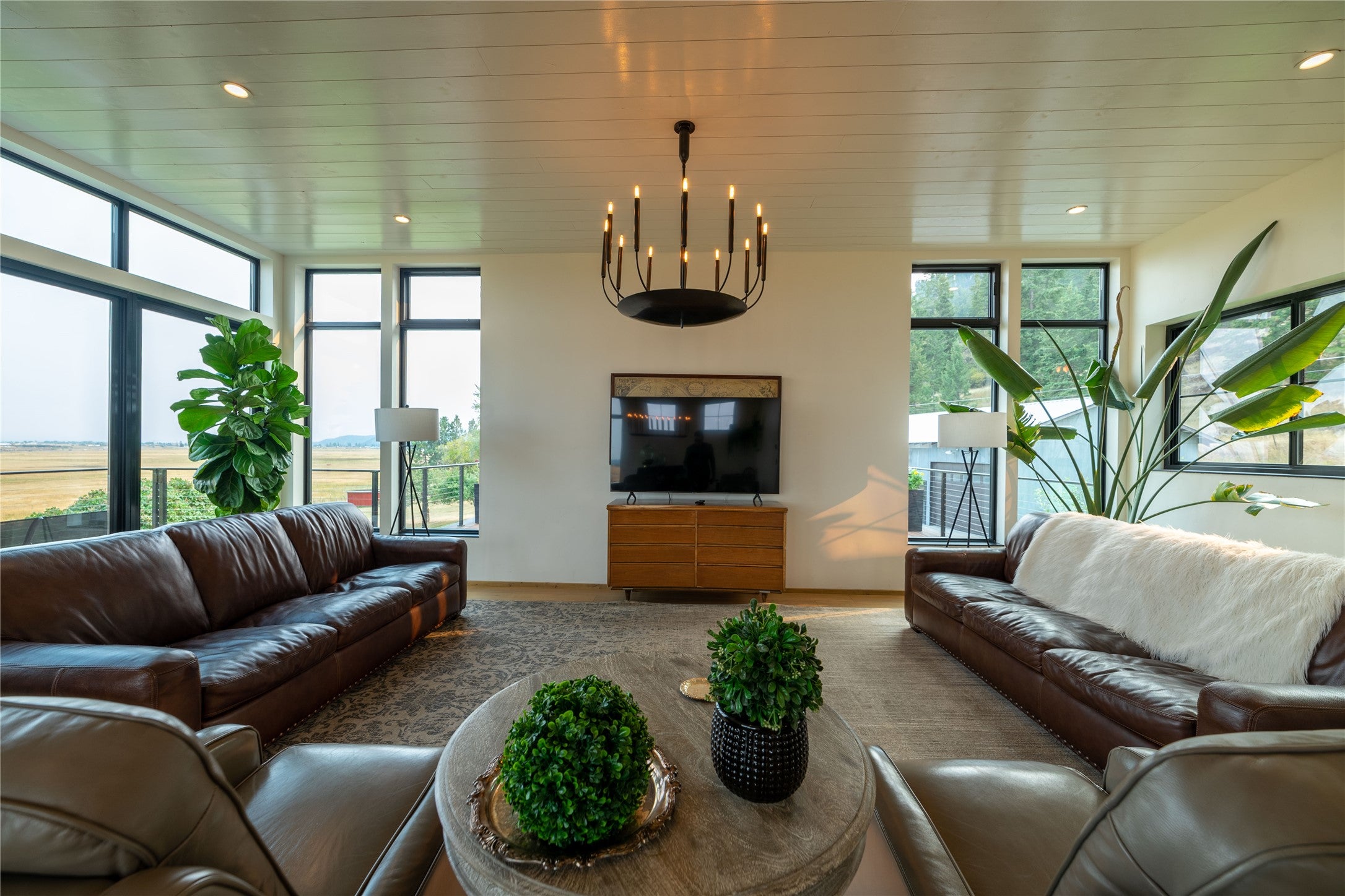 Kalispell, Montana, 59901, United States, 5 Bedrooms Bedrooms, ,4 BathroomsBathrooms,Residential,Active,1952460